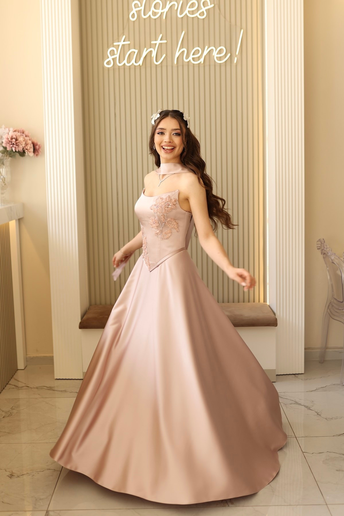 TheElsa | Serena Pudra Saten Şal SADE ELBİSELERSerena Pudra Saten Şal Prenses Korseli Uzun Saten Nişan Davet Elbisesi