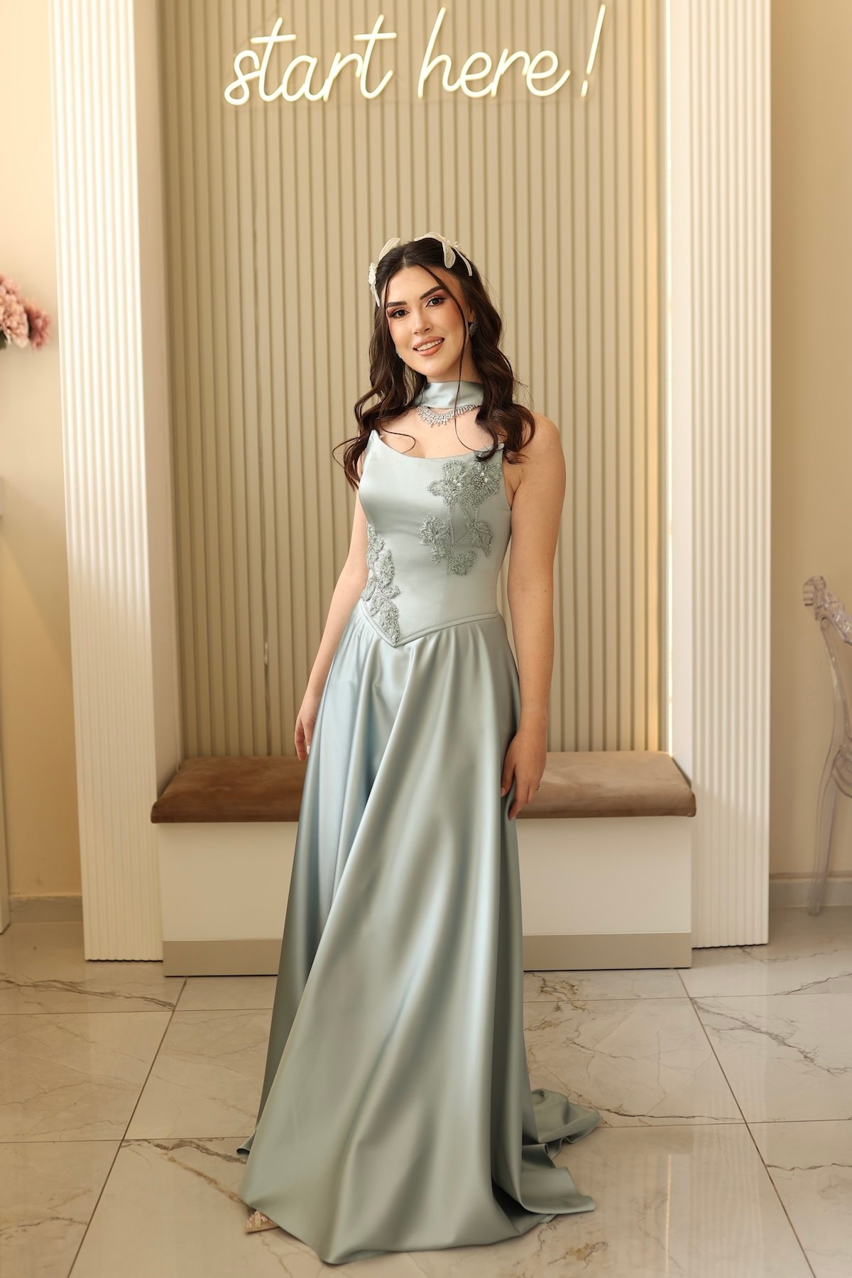 TheElsa | Serena Yeşil Prenses Saten ŞalSADE ELBİSELERSerena Yeşil Prenses Saten Şal Korseli Uzun Saten Nişan Davet Elbisesi