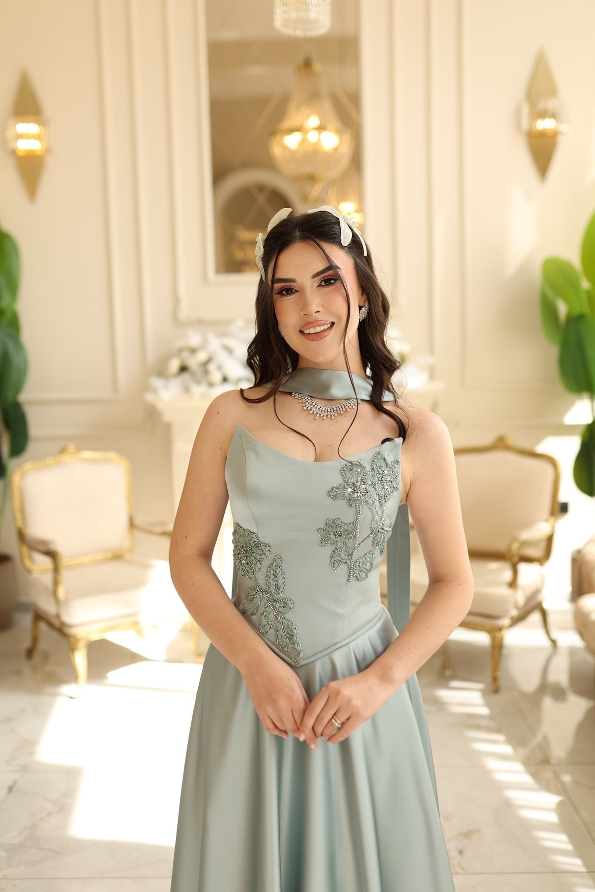 TheElsa | Serena Yeşil Prenses Saten ŞalSADE ELBİSELERSerena Yeşil Prenses Saten Şal Korseli Uzun Saten Nişan Davet Elbisesi