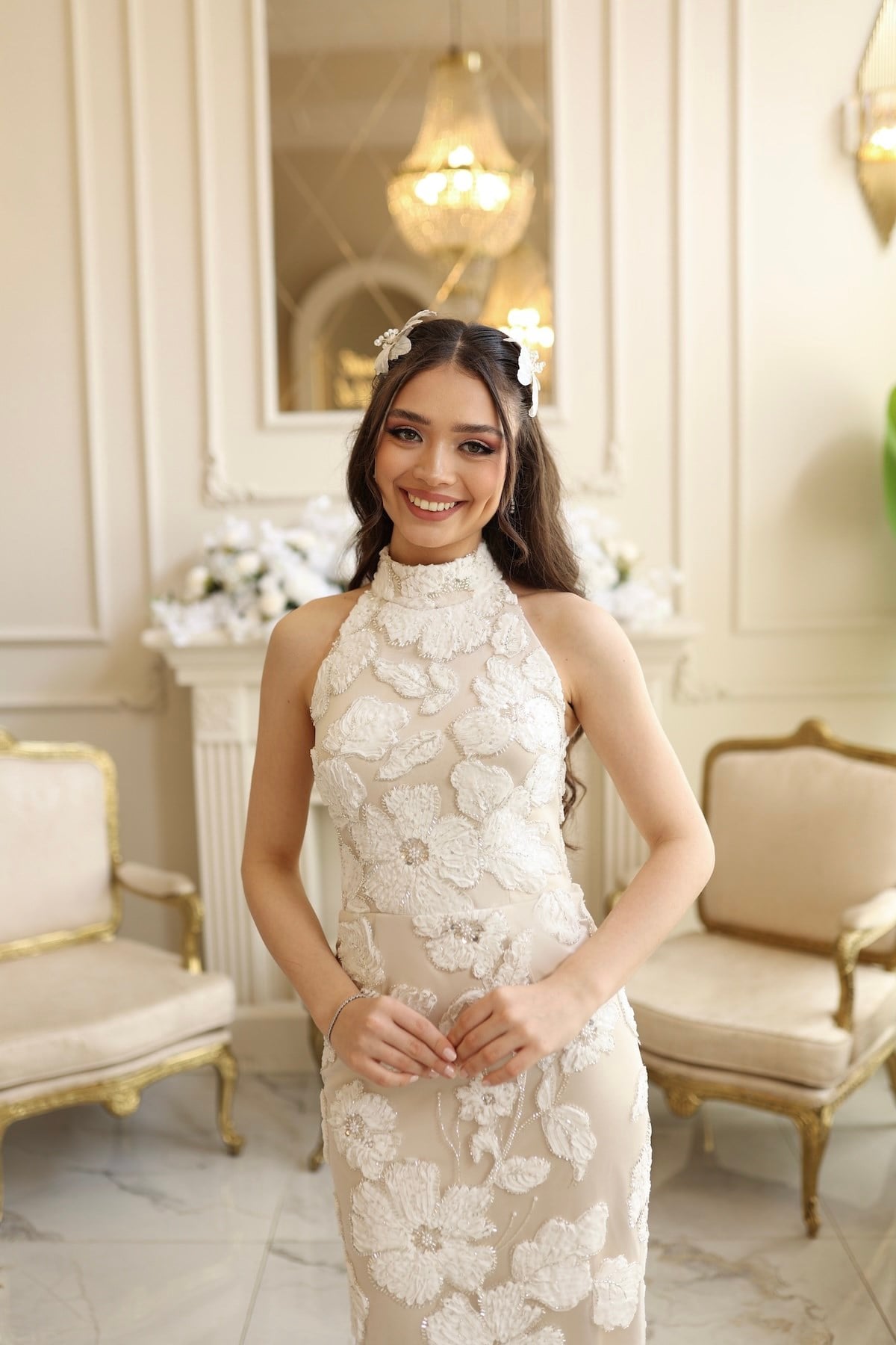 TheElsa | Sindirella Beyaz Halter YakaBEYAZ DANTEL ELBİSELERSindirella Beyaz Halter Yaka Çiçekli Özel Tasarım Dantel Abiye Elbise