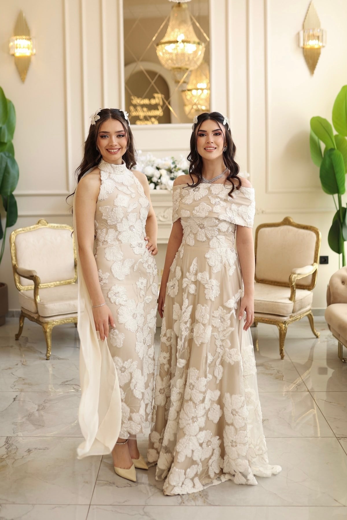 TheElsa | Sindirella Beyaz Halter YakaBEYAZ DANTEL ELBİSELERSindirella Beyaz Halter Yaka Çiçekli Özel Tasarım Dantel Abiye Elbise