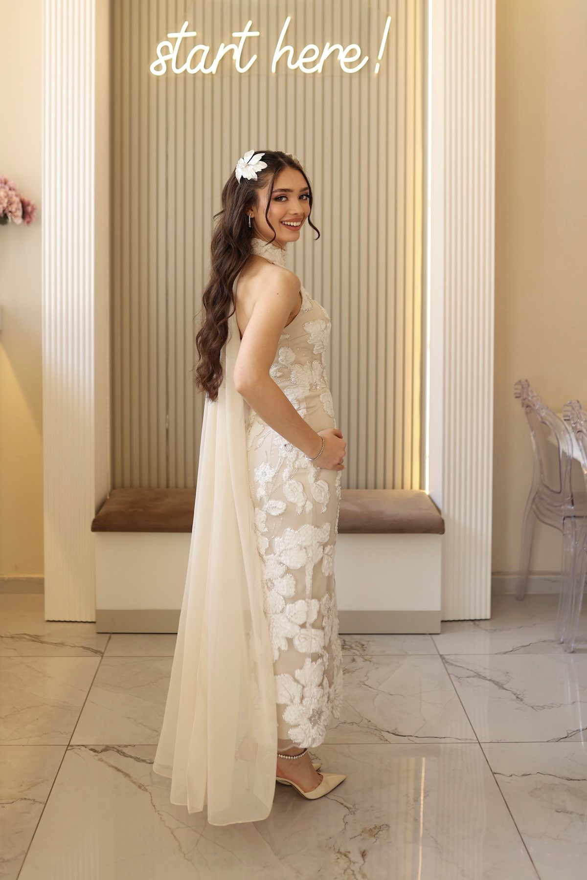TheElsa | Sindirella Beyaz Halter YakaBEYAZ DANTEL ELBİSELERSindirella Beyaz Halter Yaka Çiçekli Özel Tasarım Dantel Abiye Elbise