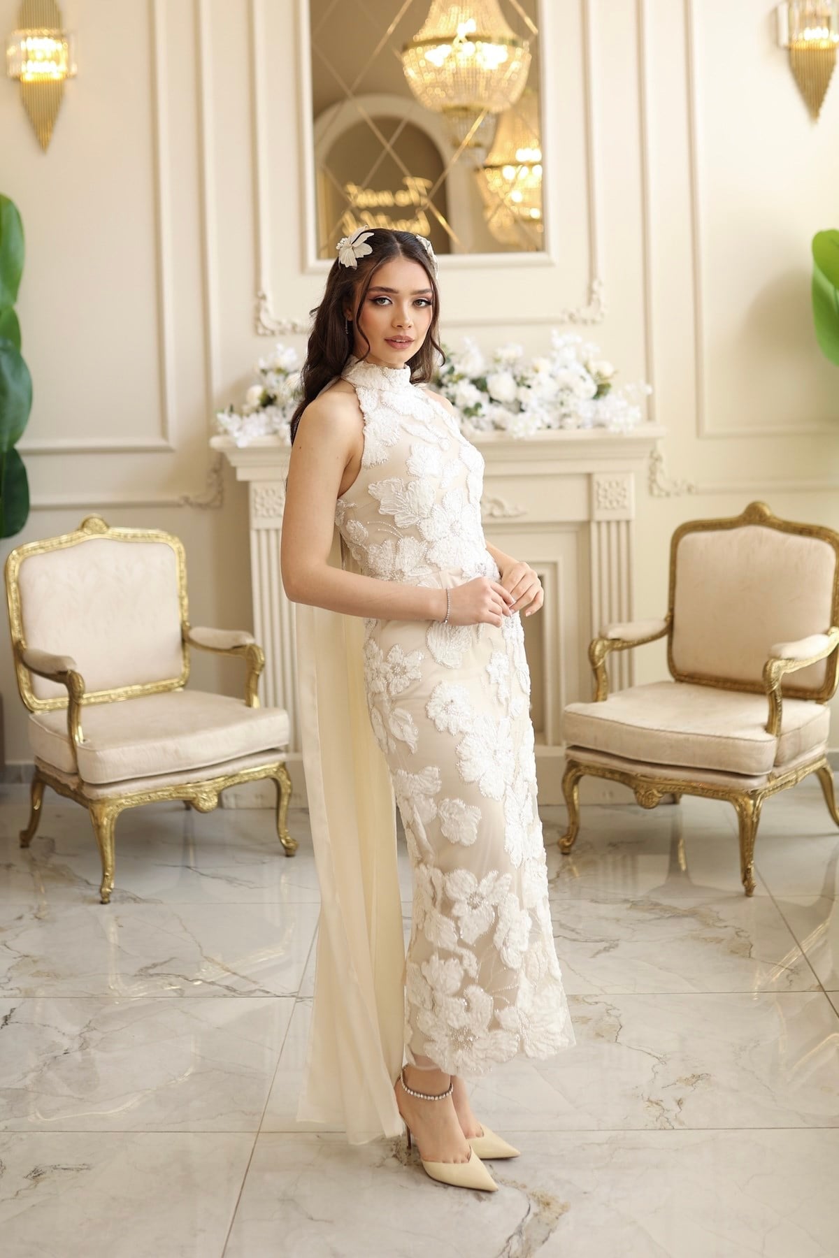 TheElsa | Sindirella Beyaz Halter YakaBEYAZ DANTEL ELBİSELERSindirella Beyaz Halter Yaka Çiçekli Özel Tasarım Dantel Abiye Elbise