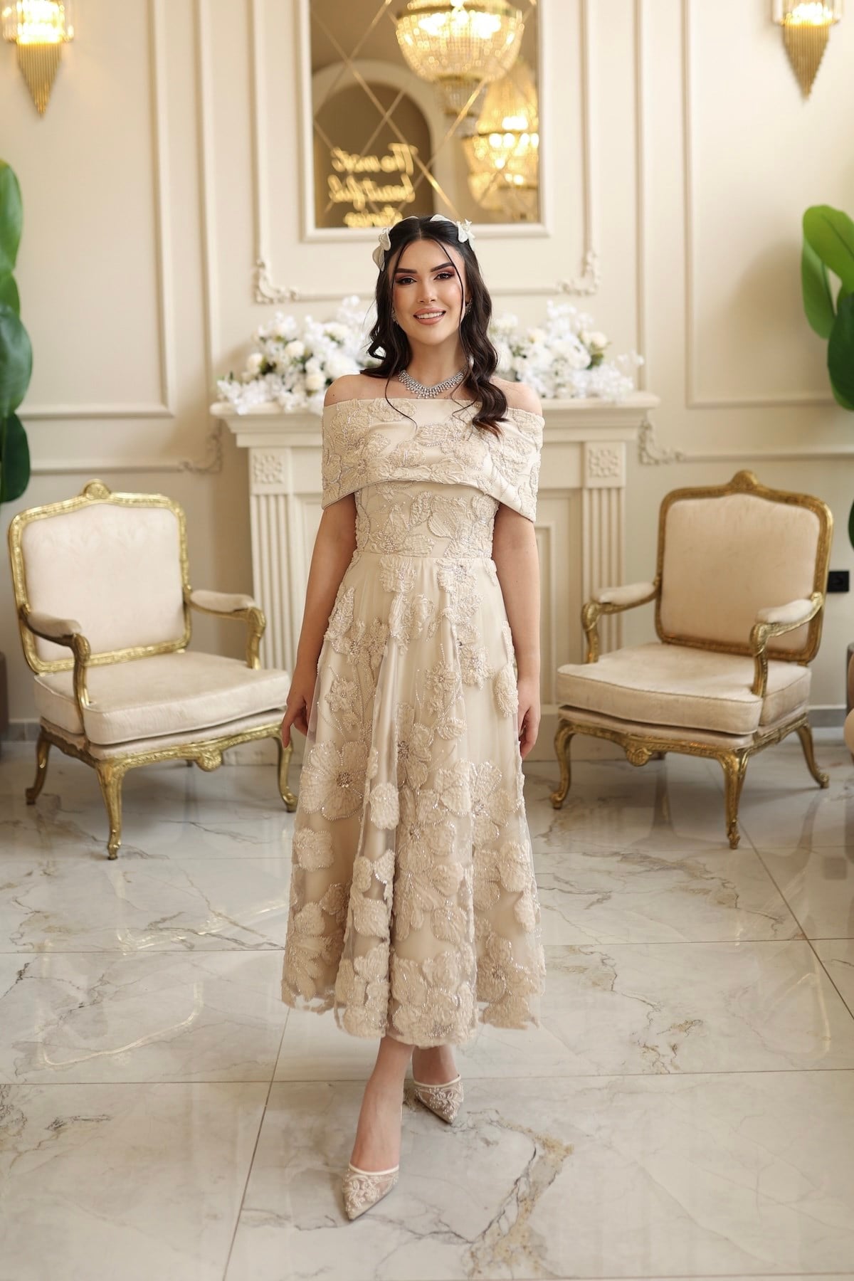 TheElsa | Sindirella Prenses Bej Saten BoleroRENKLİ DANTEL ELBİSELERSindirella Prenses Bej Saten Bolero Çiçekli Özel Tasarım Dantel Abiye Elbise