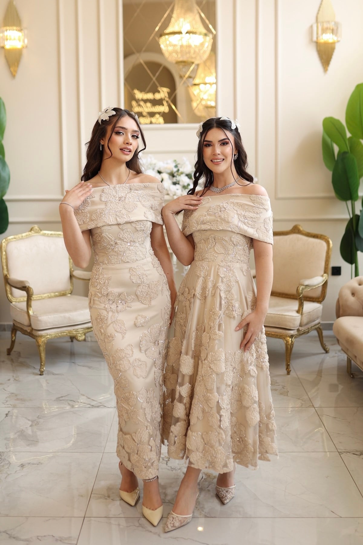TheElsa | Sindirella Prenses Bej Saten BoleroRENKLİ DANTEL ELBİSELERSindirella Prenses Bej Saten Bolero Çiçekli Özel Tasarım Dantel Abiye Elbise