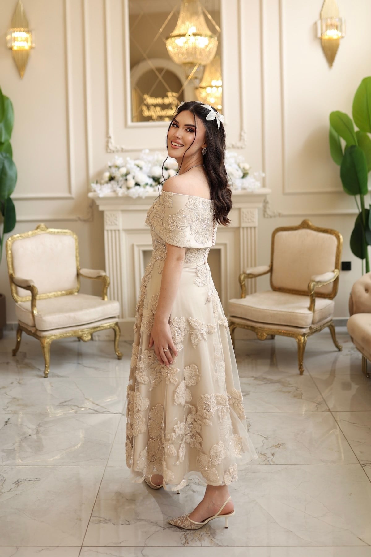 TheElsa | Sindirella Prenses Bej Saten BoleroRENKLİ DANTEL ELBİSELERSindirella Prenses Bej Saten Bolero Çiçekli Özel Tasarım Dantel Abiye Elbise
