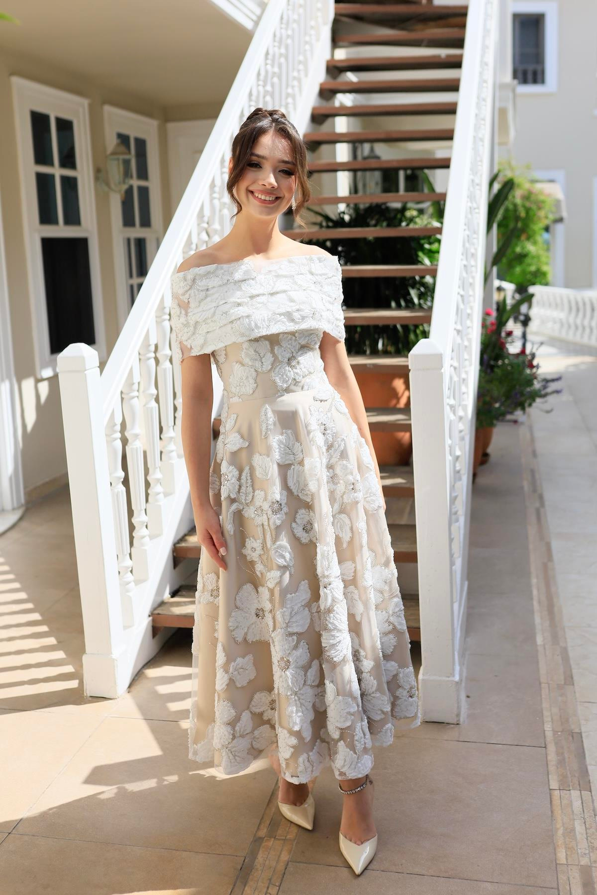 TheElsa | Sindirella Prenses Beyaz Dantel BoleroSİNDİRELLA COLLECTİONSindirella Prenses Beyaz Bej Dantel Bolero Çiçekli Özel Tasarım Dantel Abiye Elbise
