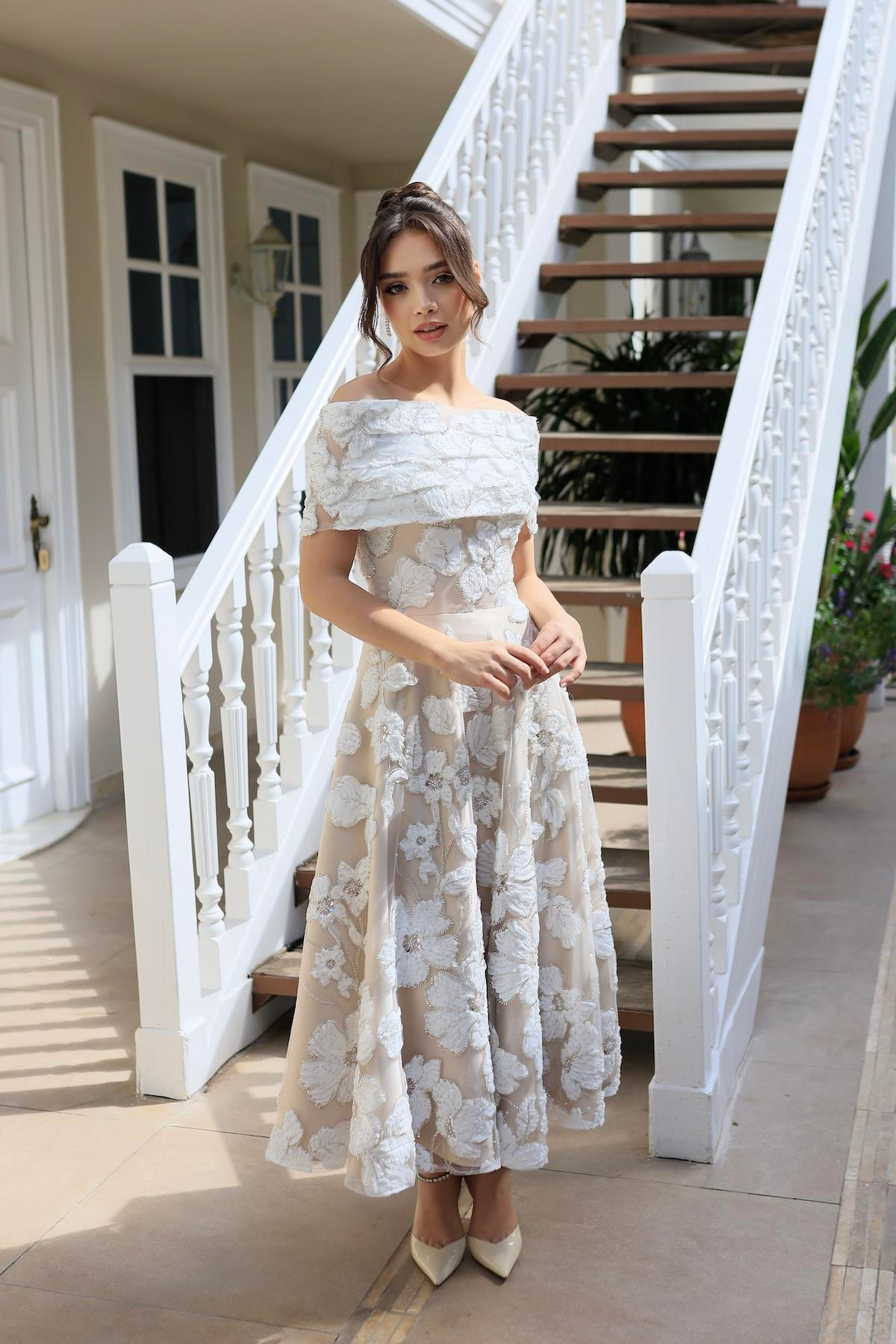 TheElsa | Sindirella Prenses Beyaz Dantel BoleroSİNDİRELLA COLLECTİONSindirella Prenses Beyaz Bej Dantel Bolero Çiçekli Özel Tasarım Dantel Abiye Elbise