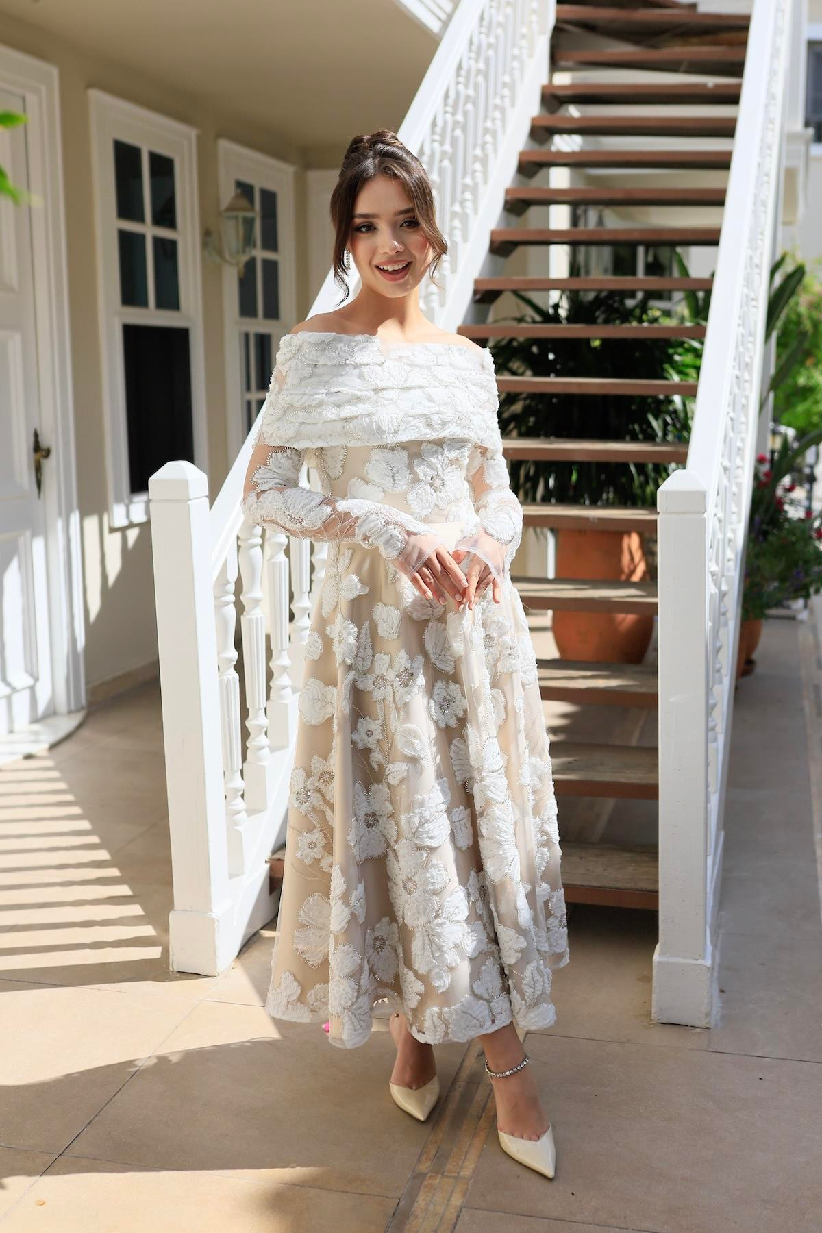 TheElsa | Sindirella Prenses Beyaz Dantel BoleroSİNDİRELLA COLLECTİONSindirella Prenses Beyaz Bej Dantel Bolero Çiçekli Özel Tasarım Dantel Abiye Elbise
