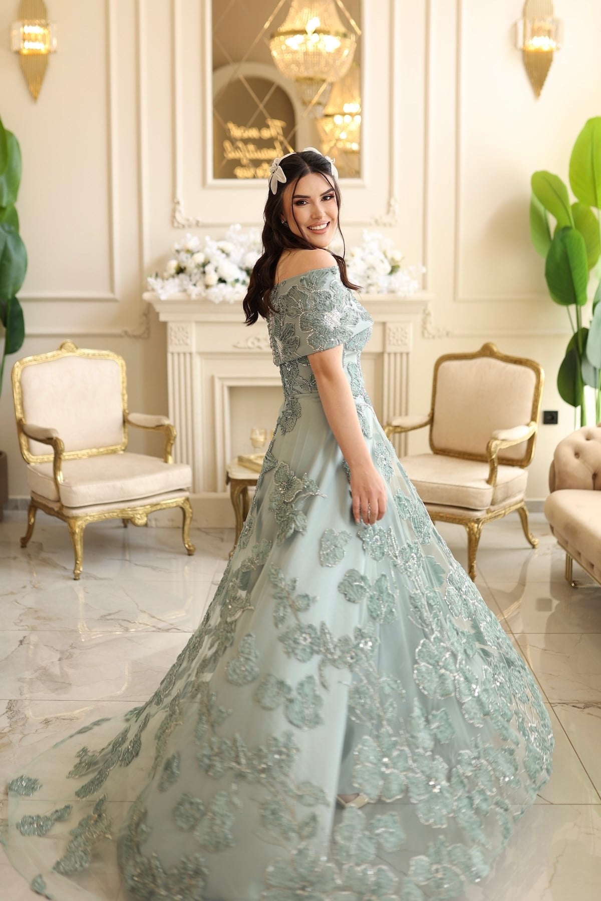 TheElsa | Sindirella Prenses Yeşil Maxi RENKLİ DANTEL ELBİSELERSindirella Prenses Yeşil Maxi Saten Bolero Çiçekli Özel Tasarım Dantel Abiye Elbise