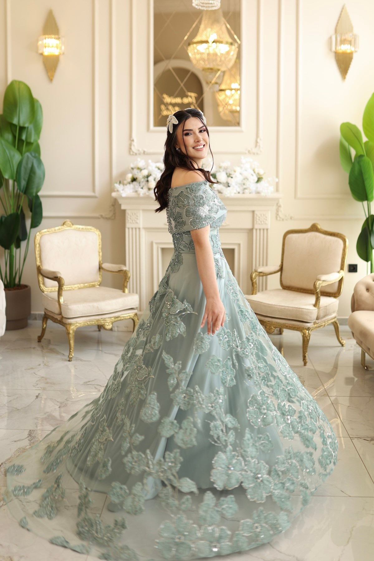 TheElsa | Sindirella Prenses Yeşil Maxi RENKLİ DANTEL ELBİSELERSindirella Prenses Yeşil Maxi Saten Bolero Çiçekli Özel Tasarım Dantel Abiye Elbise