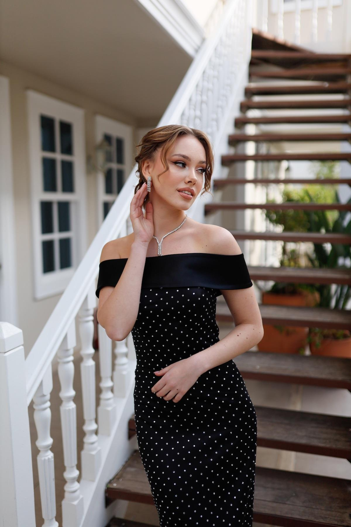TheElsa | Kişiye Özel Üretim Abiye Elbise | Soprano Siyah Kalem Özel Tasarım ElbiseSADE ELBİSELERSoprano Siyah Kalem Özel Tasarım Elbise