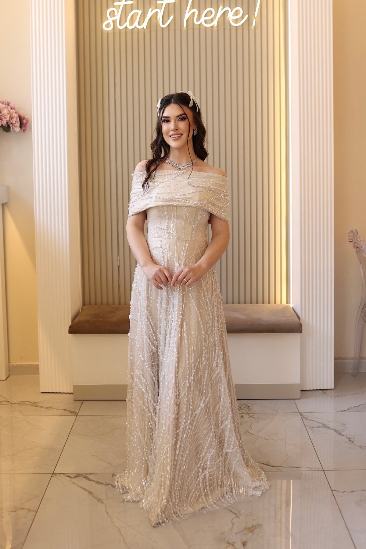 TheElsa | TİARA BEYAZ MAXİ PRENSESBEYAZ DANTEL ELBİSELERTiara Beyaz Bej Prenses İncili Maxi Elbise