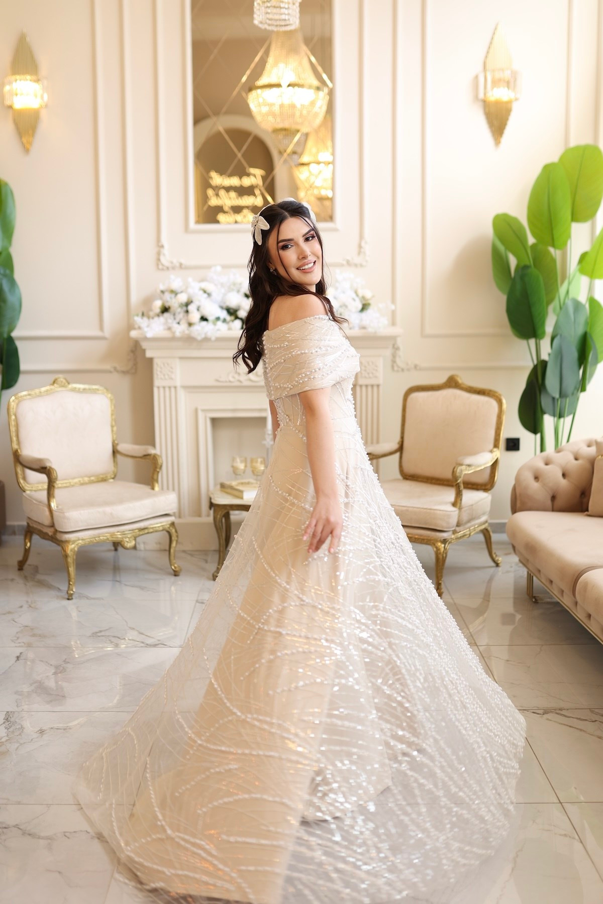 TheElsa | TİARA BEYAZ MAXİ PRENSESBEYAZ DANTEL ELBİSELERTiara Beyaz Bej Prenses İncili Maxi Elbise