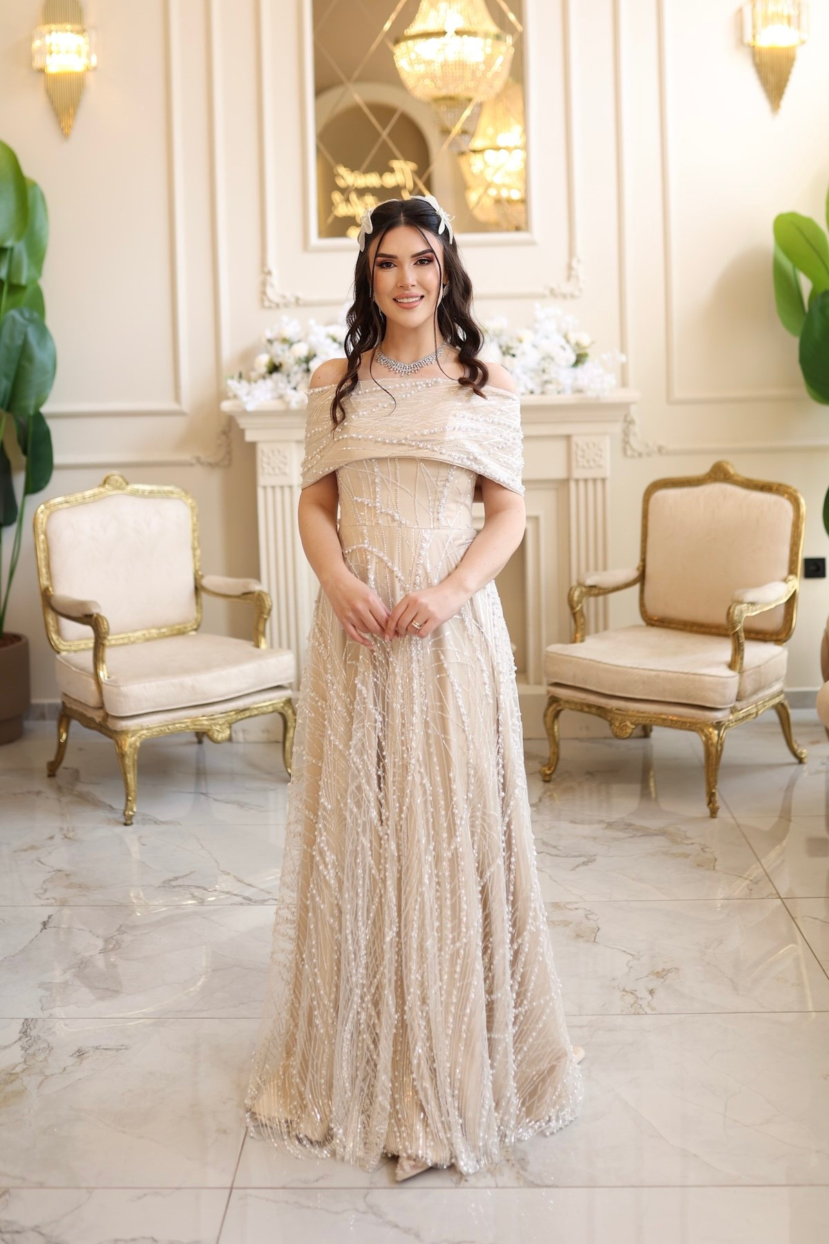 TheElsa | TİARA BEYAZ MAXİ PRENSESBEYAZ DANTEL ELBİSELERTiara Beyaz Bej Prenses İncili Maxi Elbise
