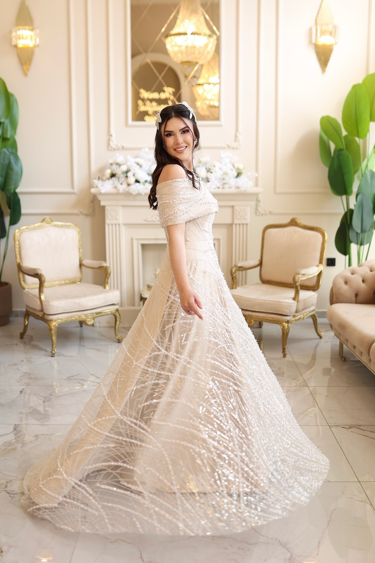 TheElsa | TİARA BEYAZ MAXİ PRENSESBEYAZ DANTEL ELBİSELERTiara Beyaz Bej Prenses İncili Maxi Elbise