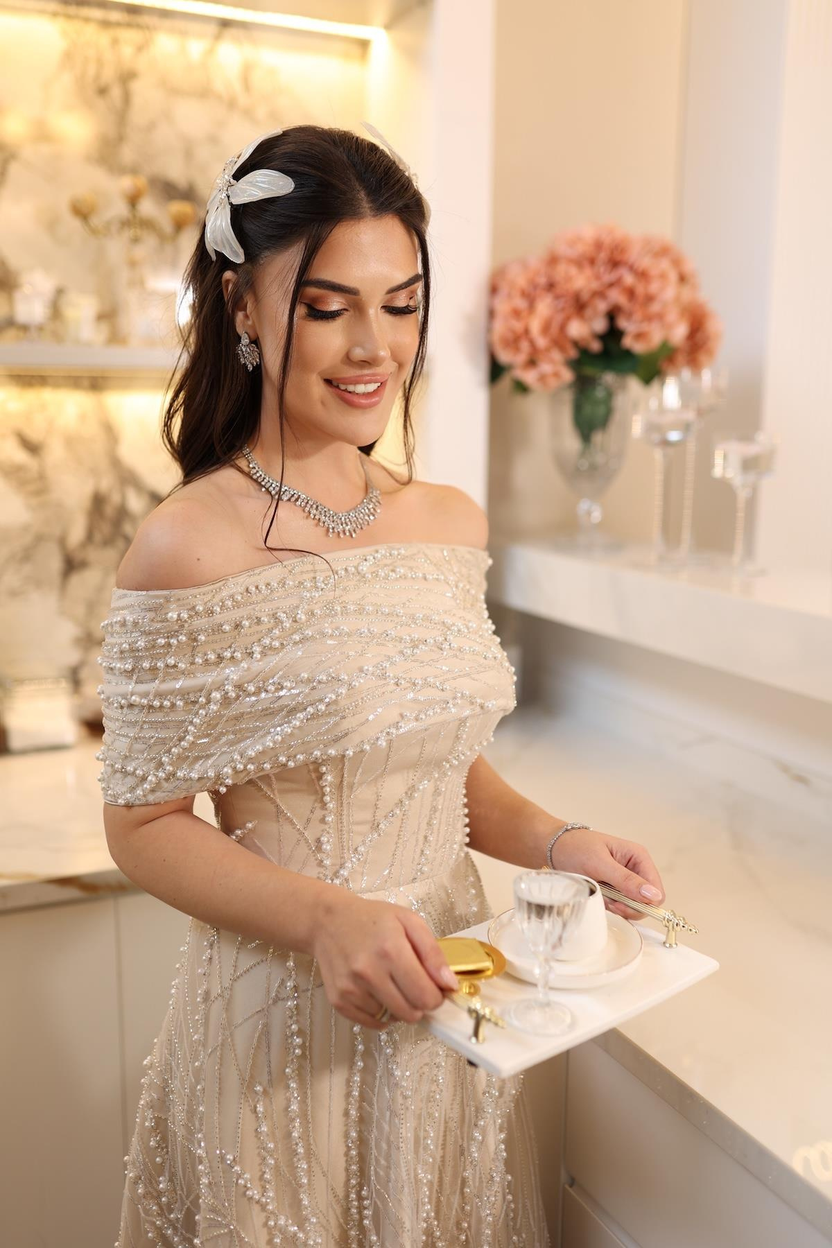 TheElsa | TİARA PRENSESBEYAZ DANTEL ELBİSELERTiara İnci Prenses Beyaz Dantel Nişan Nikah Elbise