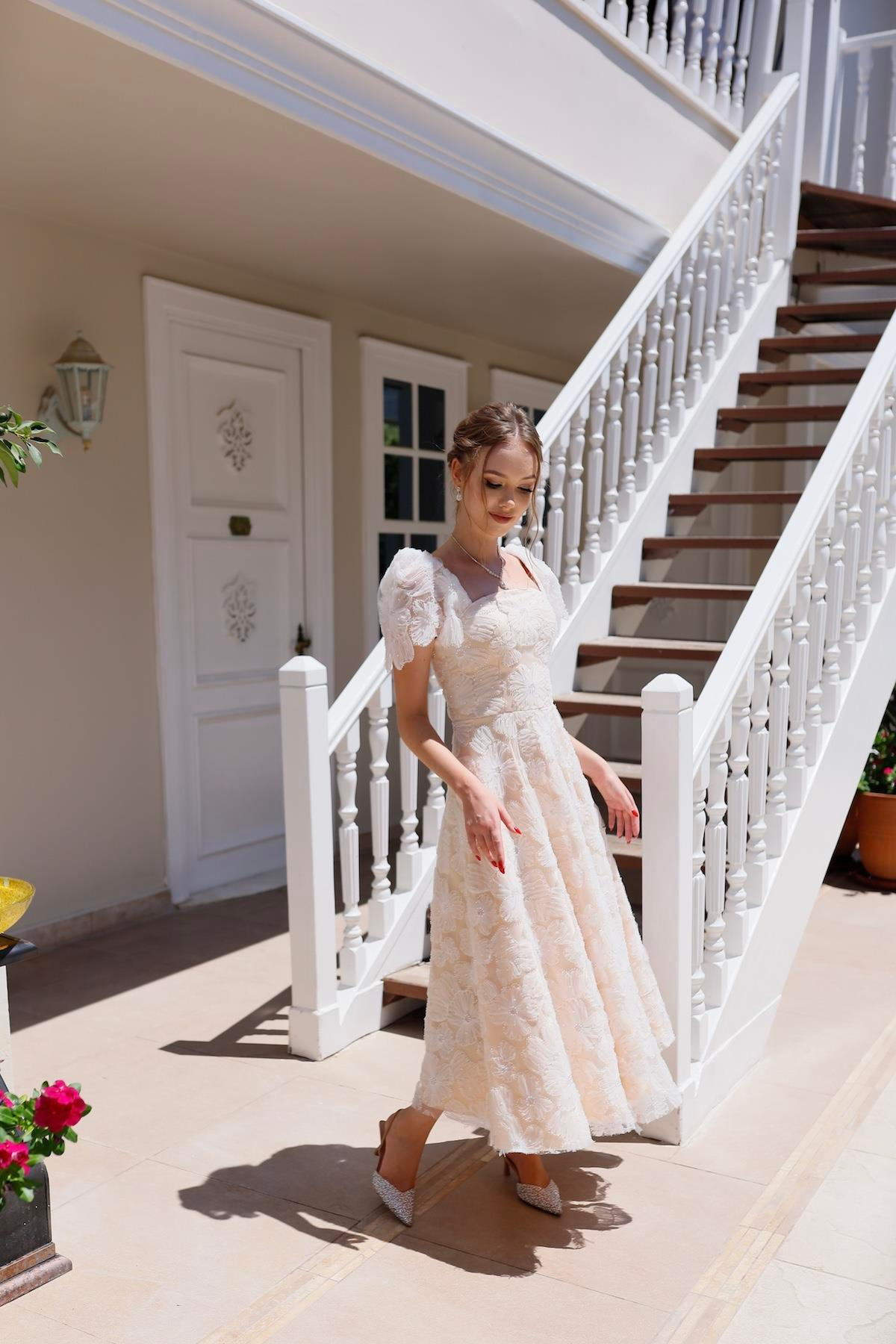 TheElsa | Kişiye Özel Üretim Abiye Elbise | Vasilisa Beyaz Dantel Özel Tasarım Abiye ElbiseÖZEL ÜRETİM ELBİSEVasilisa White Lace Special Design Evening Dress