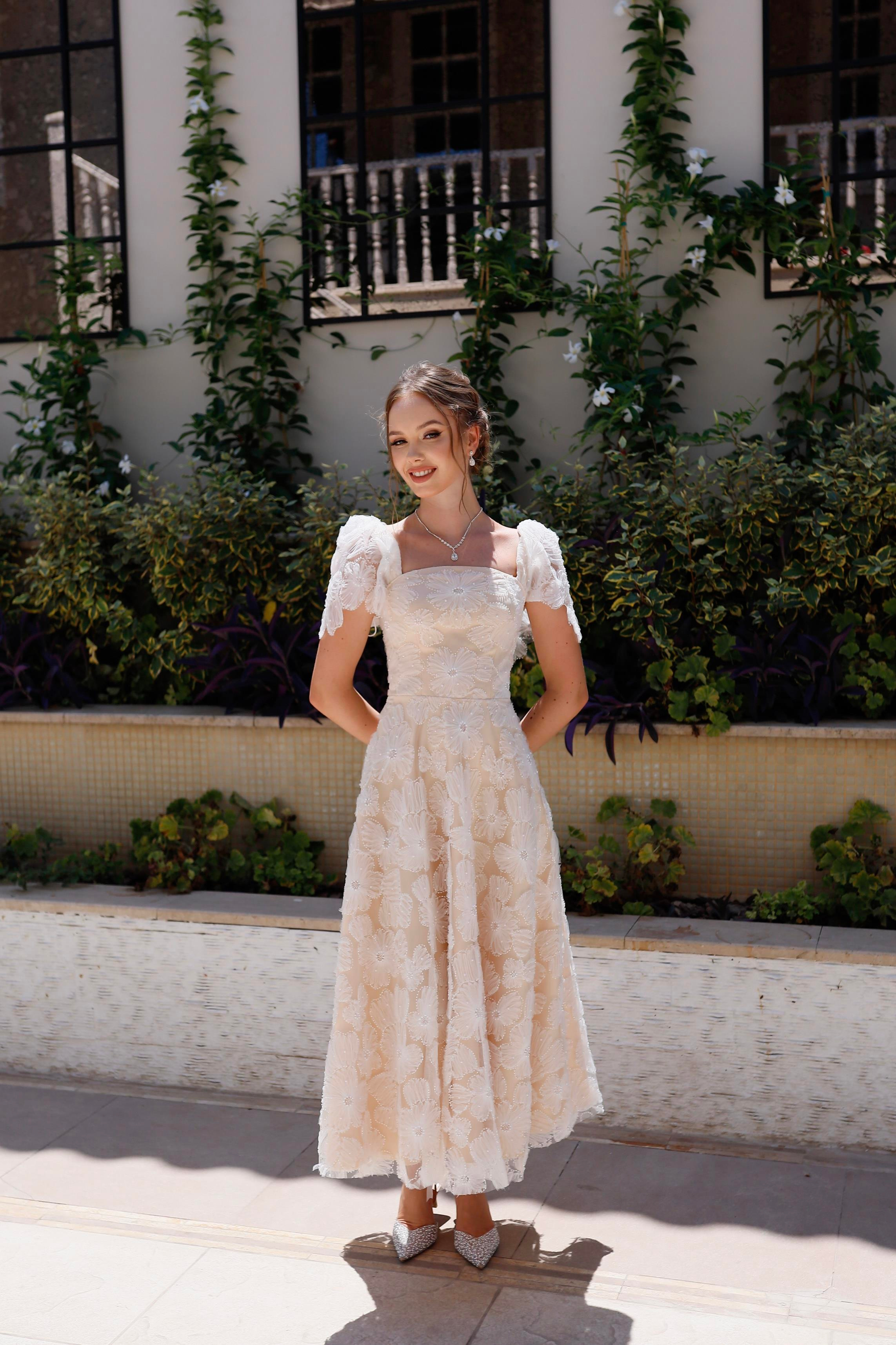TheElsa | Kişiye Özel Üretim Abiye Elbise | Vasilisa Beyaz Dantel Özel Tasarım Abiye ElbiseÖZEL ÜRETİM ELBİSEVasilisa White Lace Special Design Evening Dress