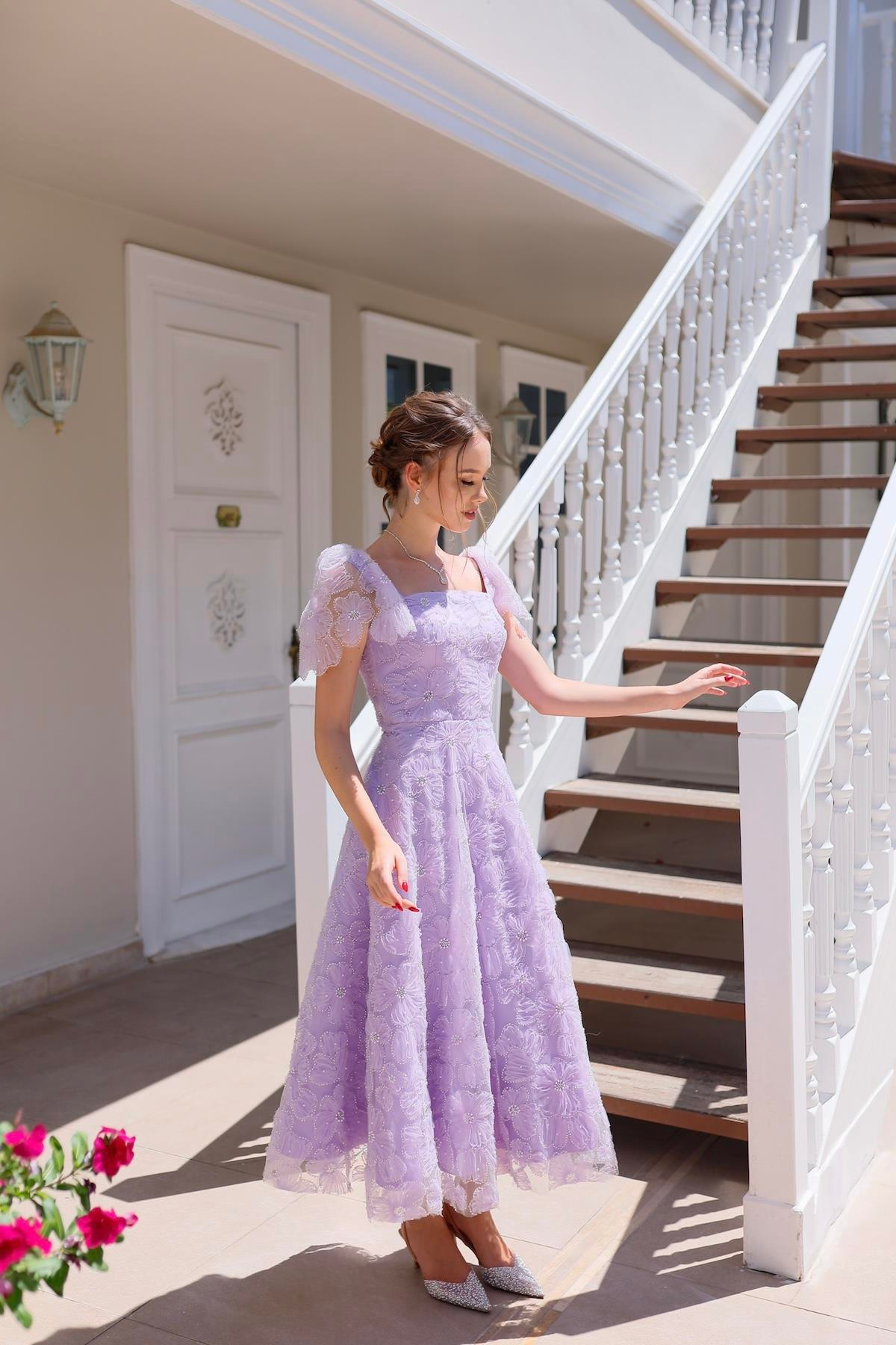 TheElsa | Kişiye Özel Üretim Abiye Elbise | Vasilisa Lila Dantel Özel Tasarım Abiye ElbiseDANTEL ELBİSELERVasilisa Lilac Lace Special Design Evening Dress