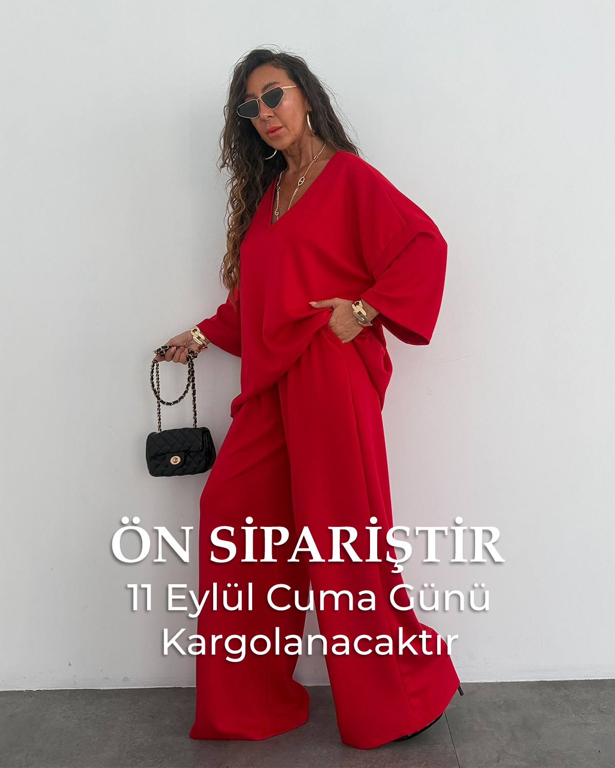 Carina V Yakalı Takım Kırmızı (ÖN SİPARİŞ)