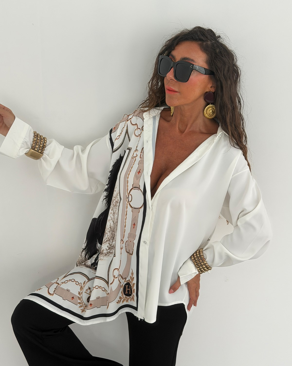 Sandra Gömlek Zincirli At Baskılı