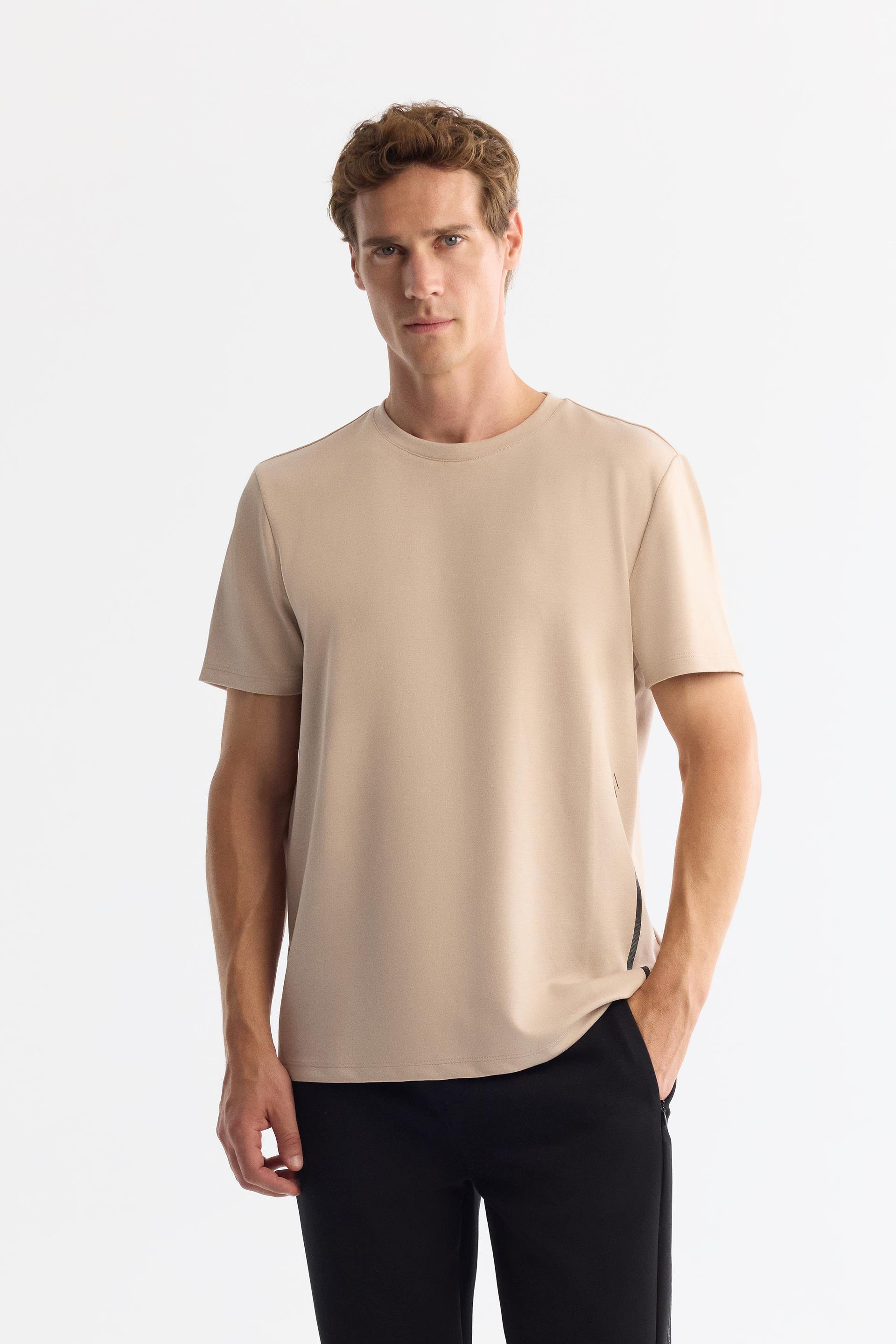 Bej Bisiklet Yaka Baskılı Esnek Kumaş T-Shirt