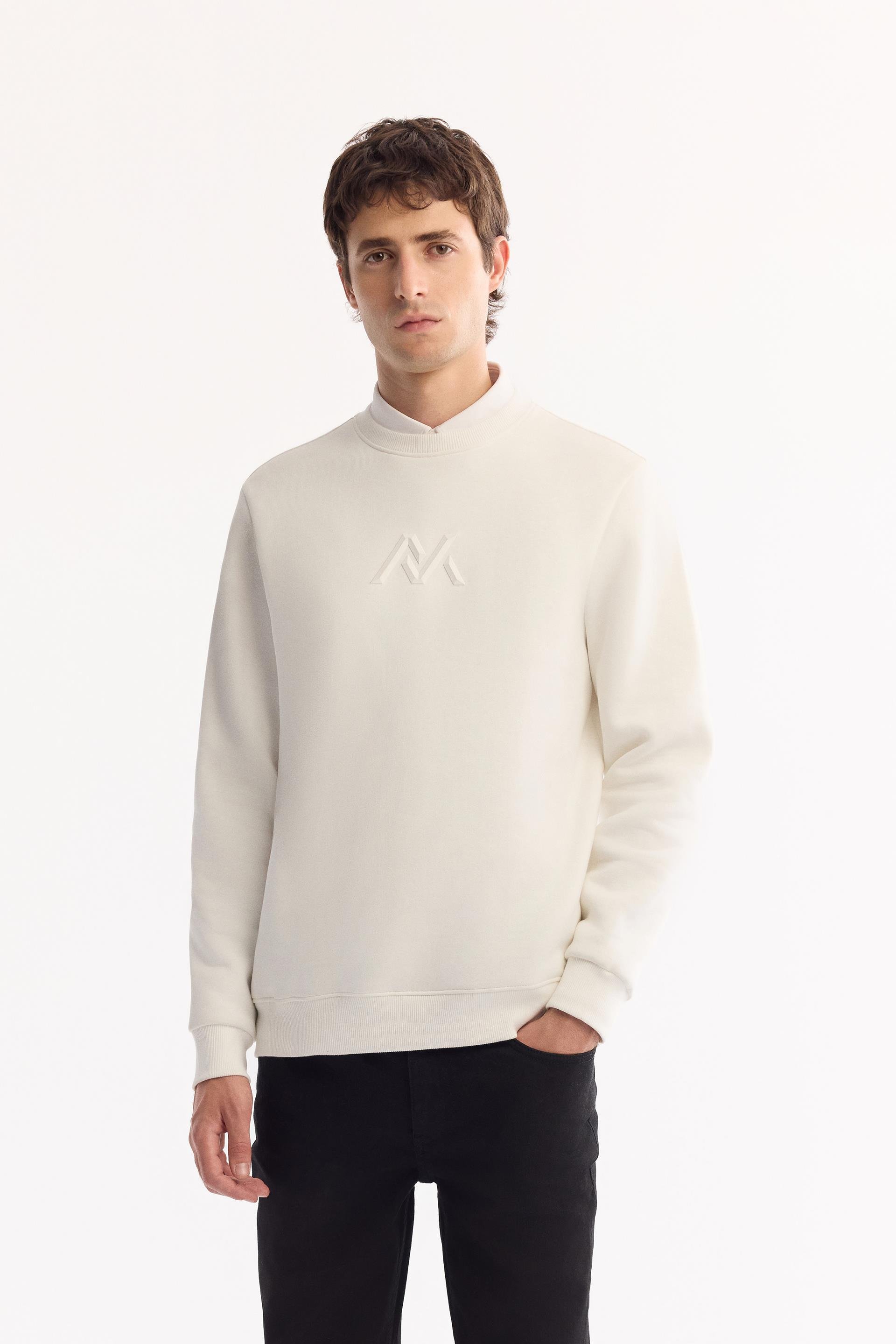 Beyaz Bisiklet Yaka Piramit Baskılı 3 İplik Şardonlu Sweatshirt