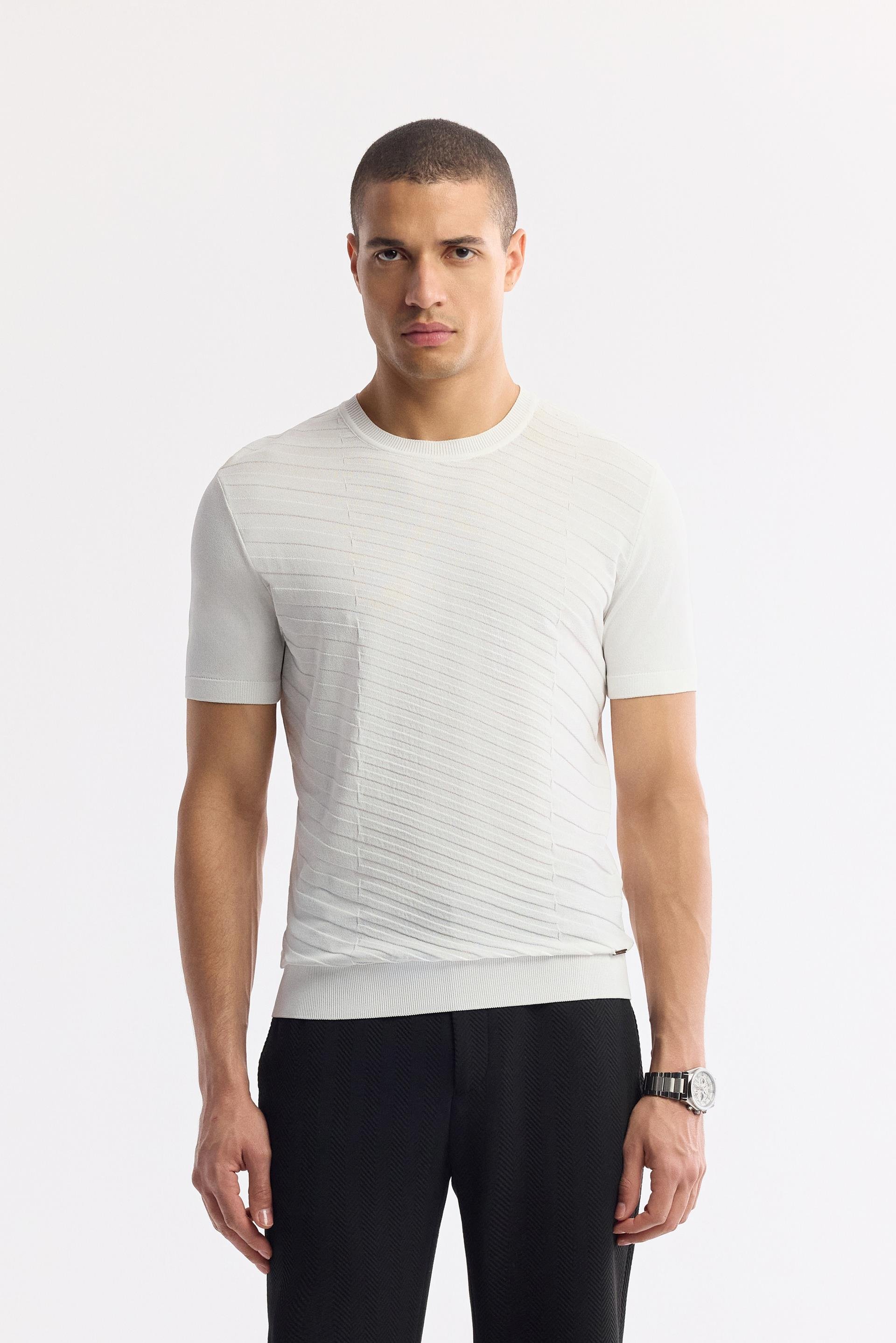 Ekru Bisiklet Yaka Önü Jakar Detaylı Rayon Triko T-shirt