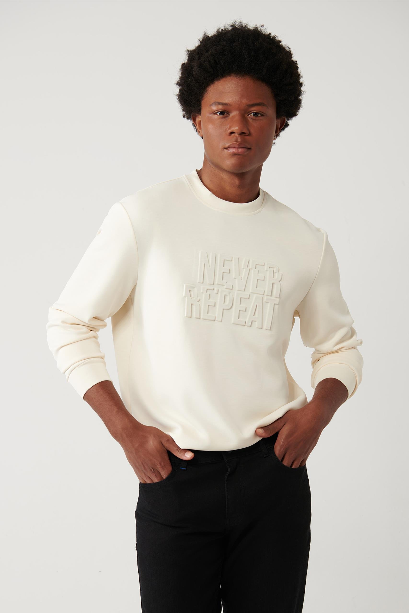 Ekru Soft touch Bisiklet Yaka Gofre Baskılı Sweatshirt