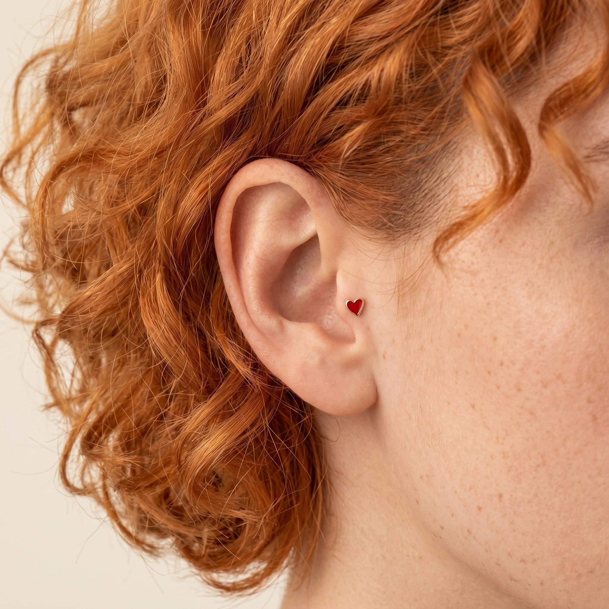 14 Ayar Altın Kırmızı Mineli Kalp Mini Tragus Piercing