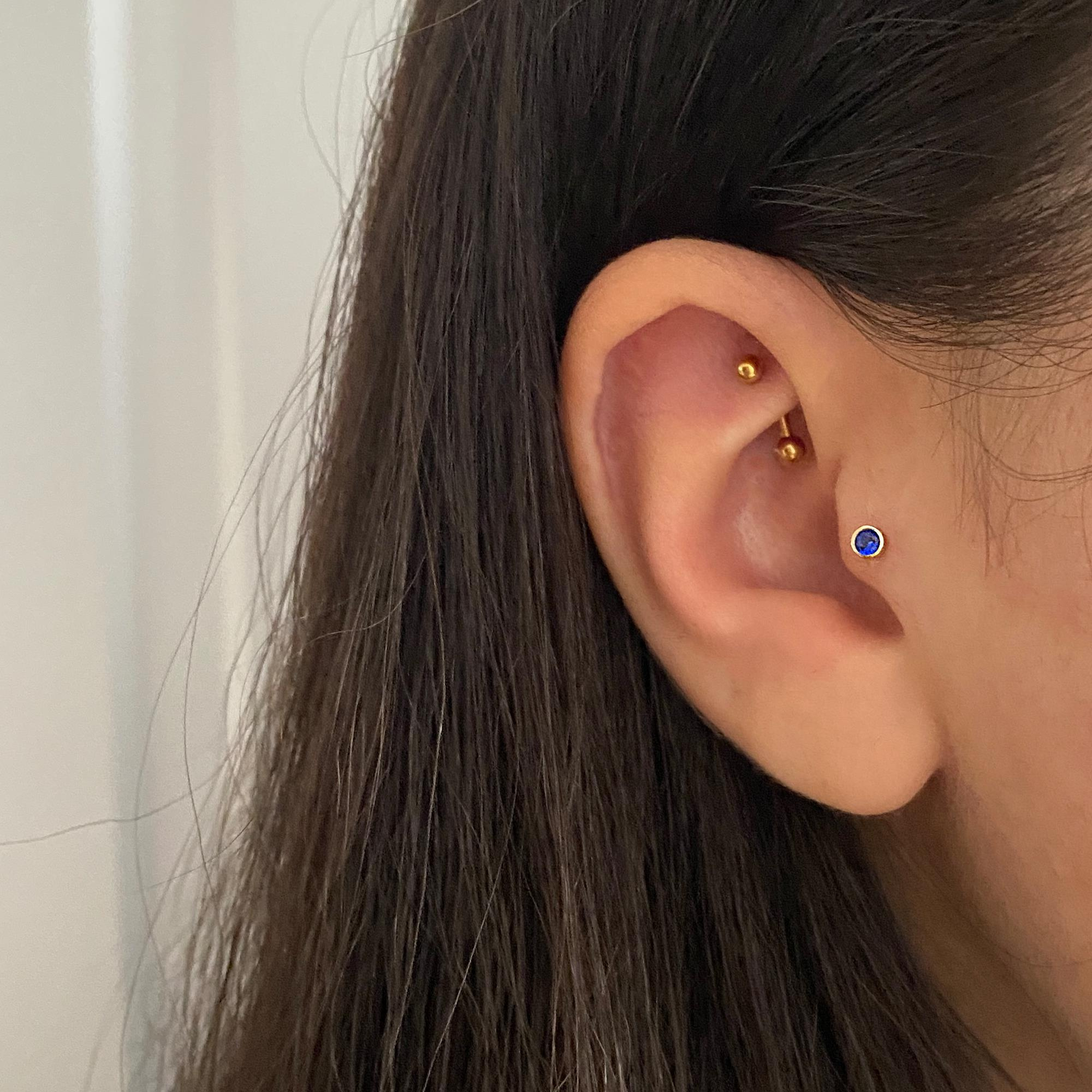 14 Ayar Altın Kırmızı Tektaşlı Minimal Tragus Piercing | Dianora Piercing