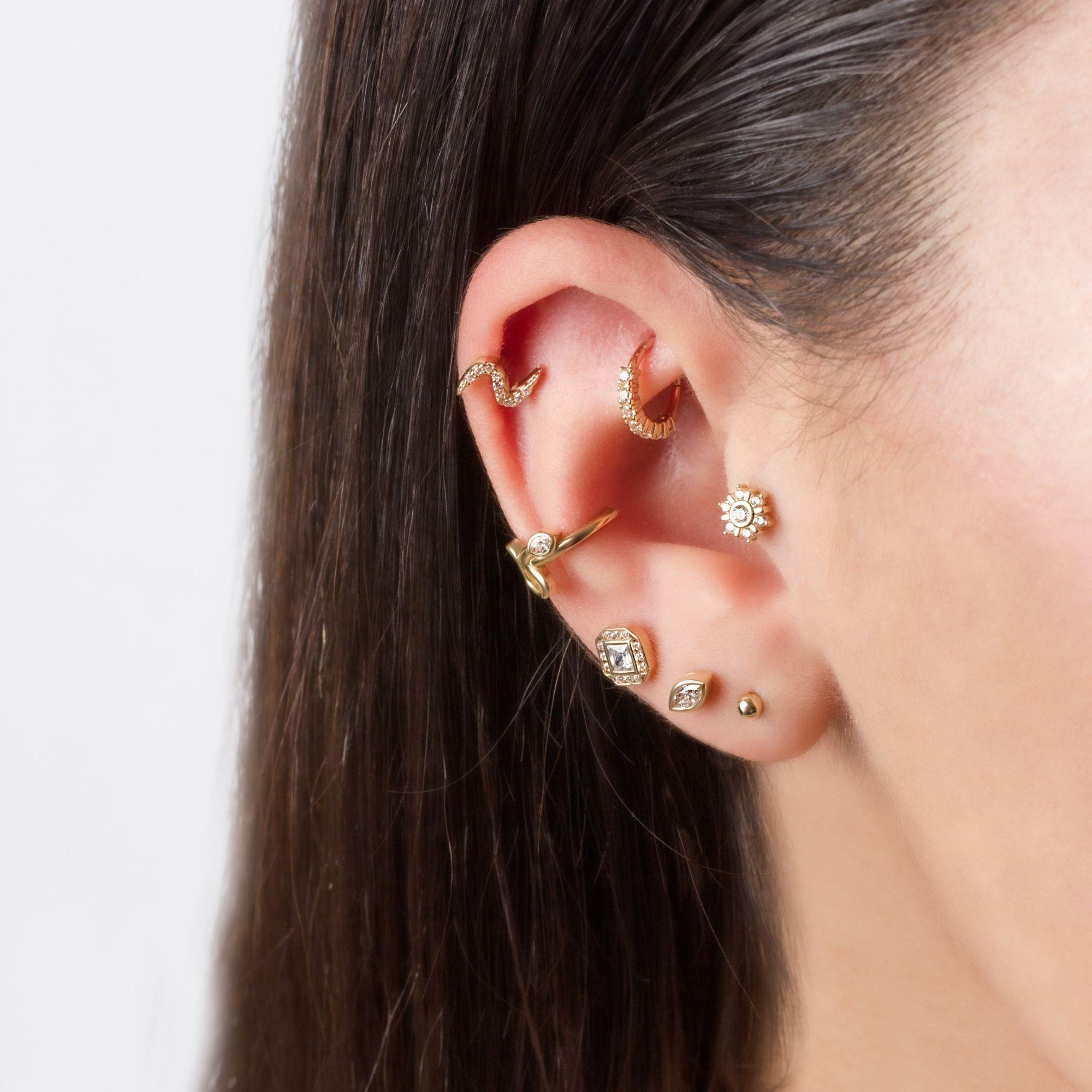 14 Ayar Altın Taşlı Çiçek Minimal Helix/Kıkırdak Piercing | Dianora Piercing
