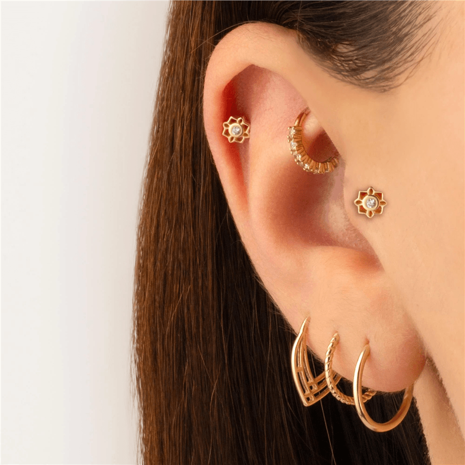 14 Ayar Altın Taşlı Çiçek Minimal Tragus Piercing - Dianora Piercing Jewelry