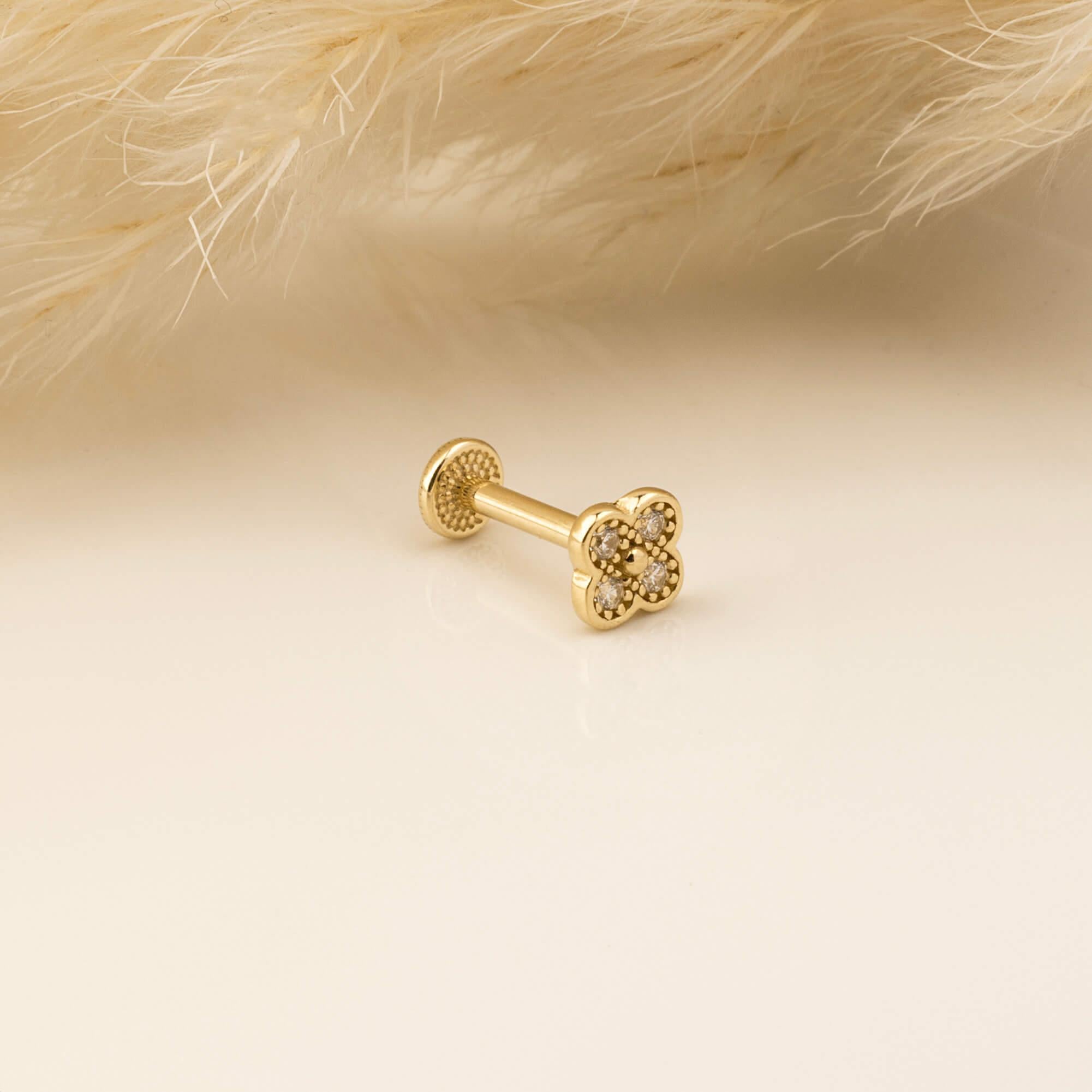 14 Ayar Altın Taşlı Kalpli Yıldız Sallantılı Minimal Tragus Piercing - Dianora Piercing