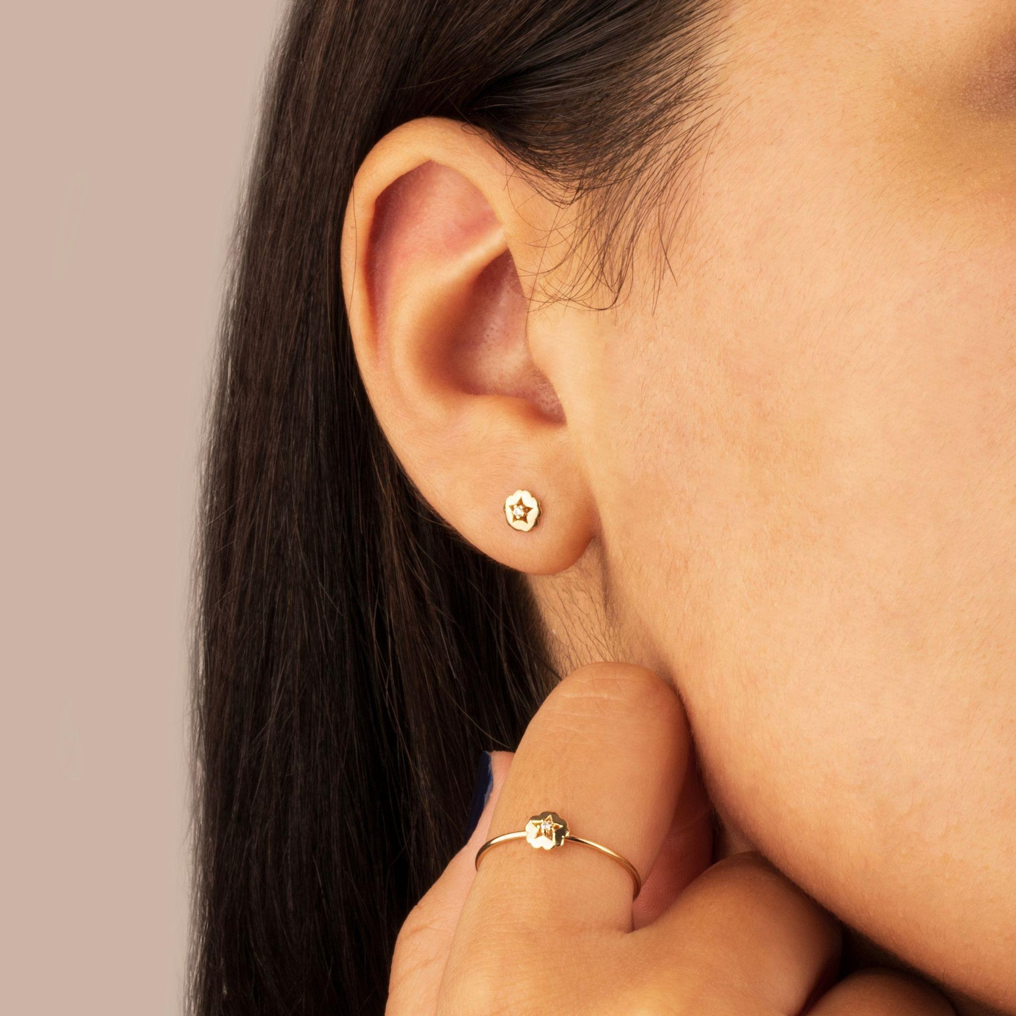 14 Ayar Altın Taşlı Kalpli Yıldız Sallantılı Minimal Tragus Piercing - Dianora Piercing