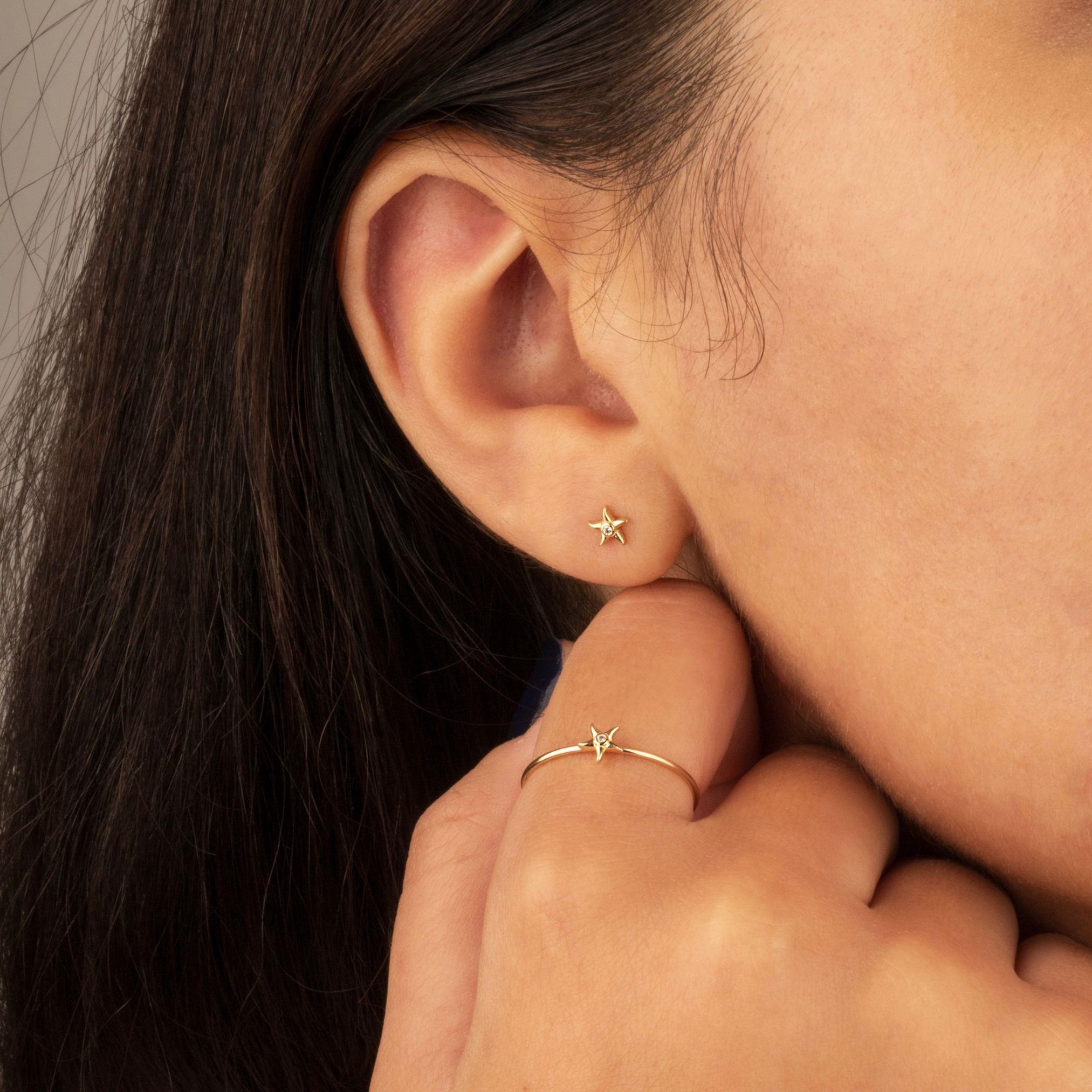 14 Ayar Altın Taşlı Kalpli Yıldız Sallantılı Minimal Tragus Piercing - Dianora Piercing