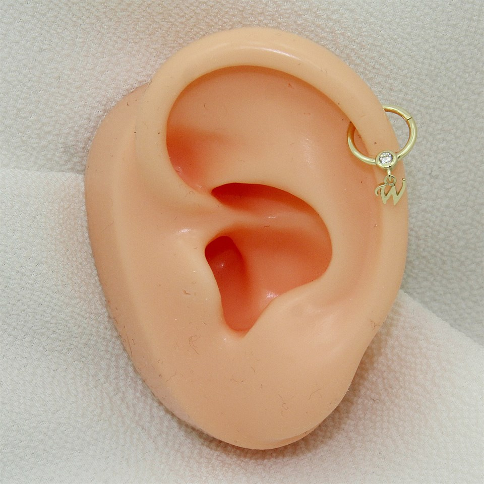 14 Ayar Altın Taşlı W Harfi Sallantılı Halka Piercing