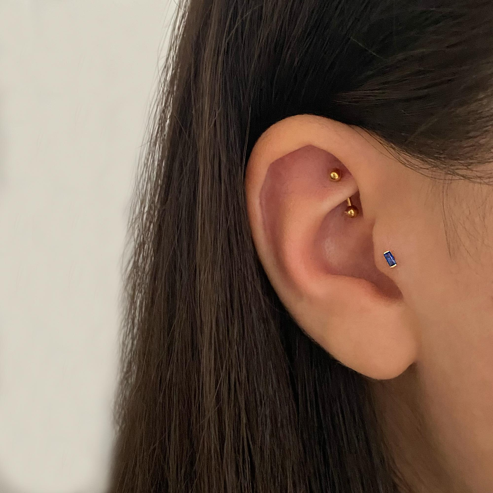 14 Ayar Altın Tek Kırmızı Baget Taşlı Minimal Tragus Piercing | Dianora Piercing