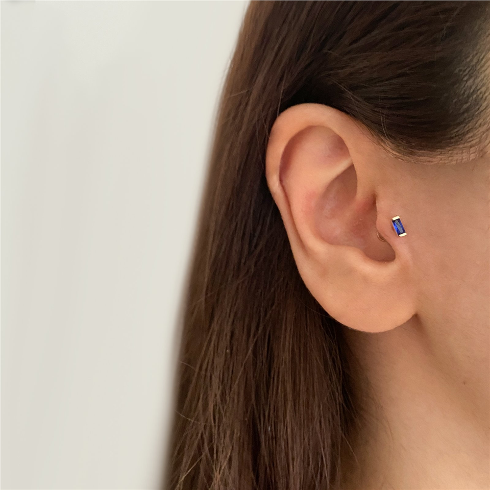 14 Ayar Altın Tek Lacivert Taşlı Minimal Tragus Piercing - Dianora Piercing Jewelry