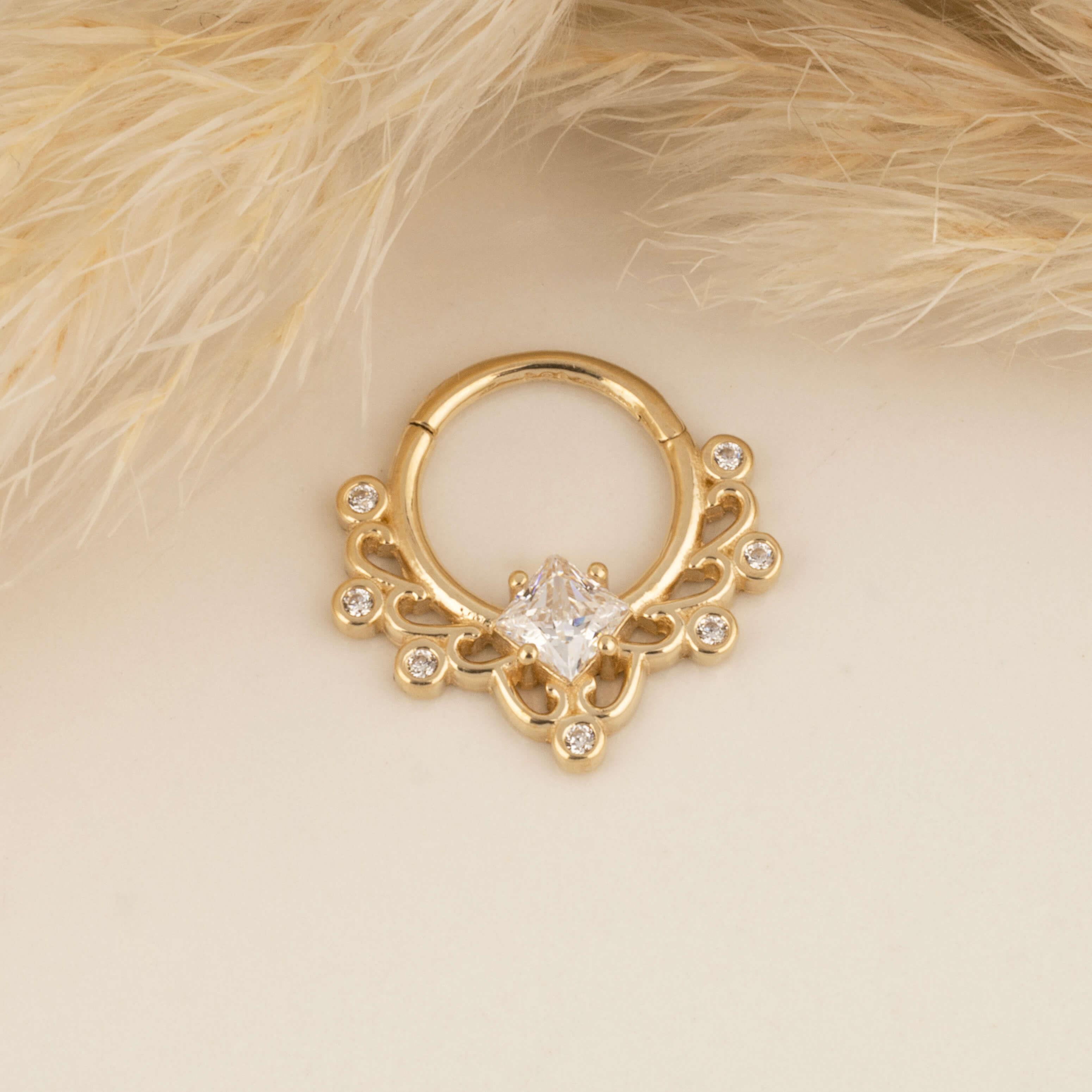 14 Ayar Altın V Alttan Taşlı Minimal Halka Piercing - Dianora Piercing