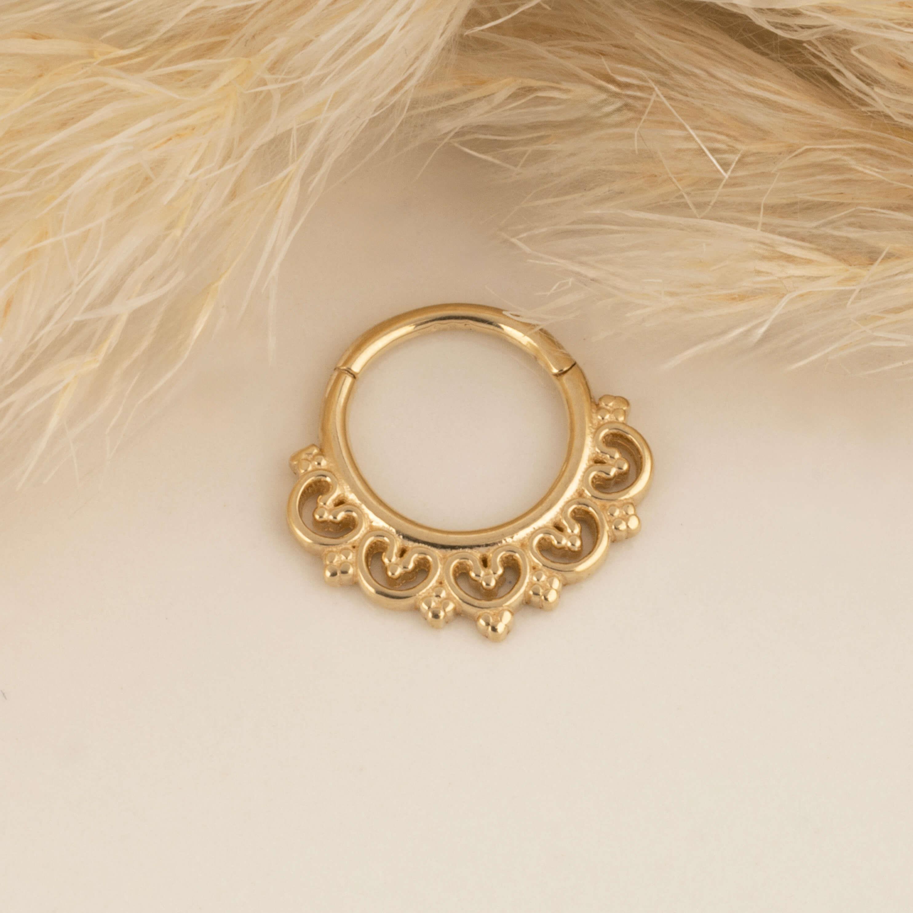 14 Ayar Altın V Alttan Taşlı Minimal Halka Piercing - Dianora Piercing