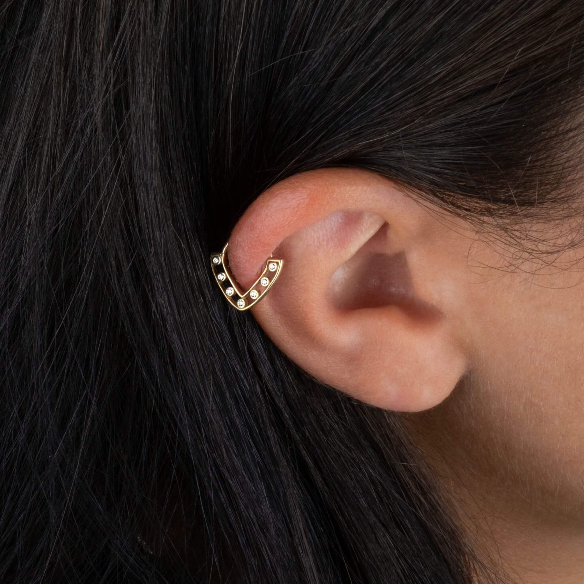14 Ayar Altın V Alttan Taşlı Minimal Halka Piercing - Dianora Piercing