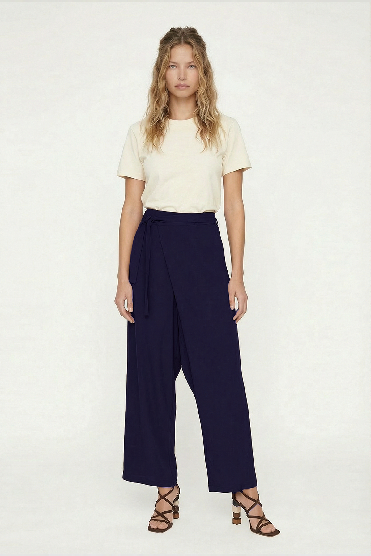 KREP ÖNDEN ETEKLİ ŞALVAR PANTOLON