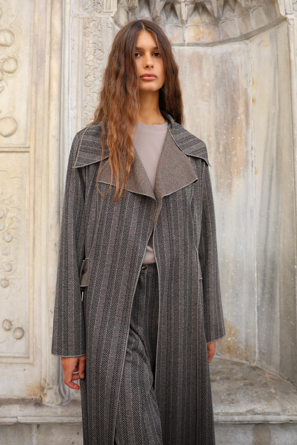 BALIKSIRTI JAKAR POLYVİSKON ARKASI KEMERLİ CEKET	 	 	 	 	 	 	 	 	 	