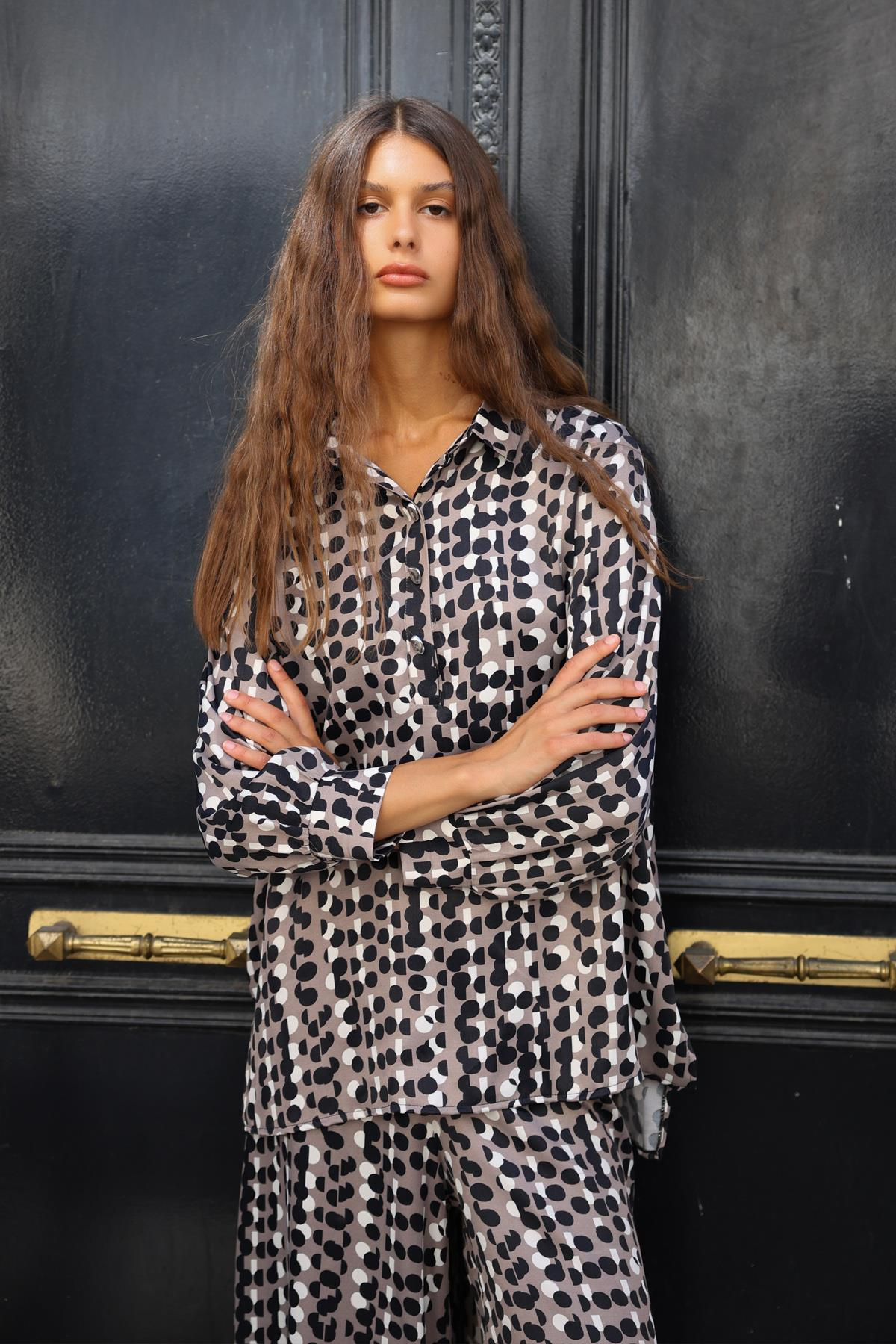 VİSCON RETRO DESENLİ ŞÖMİZİYE YAKA GÖMLEK	 	 	 	 	 	 	 	 	 	