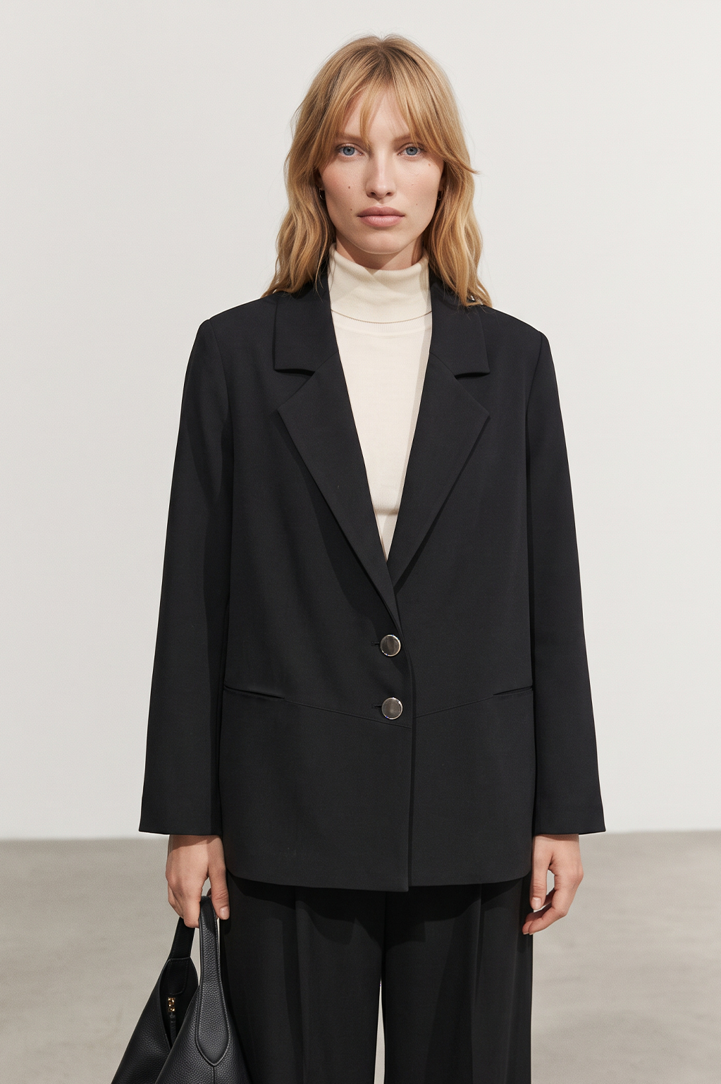DOUBLE KREP BELDEN KESİK CEPLİ KISA BLAZER