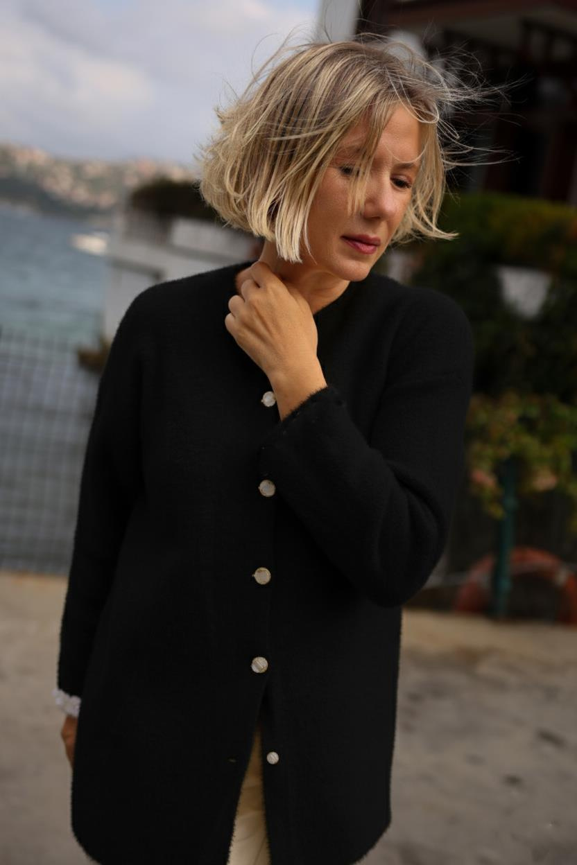 TRİKO YUVARLAK YAKA METAL DÜĞMELİ UZUN HIRKA1