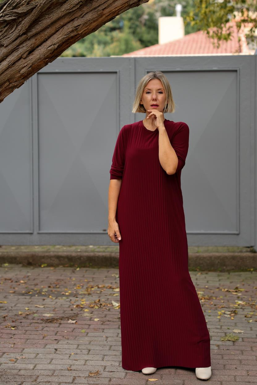 KREP JARSE ÖN VE ARKA BEDENİ PLİSELİ ELBİSE1