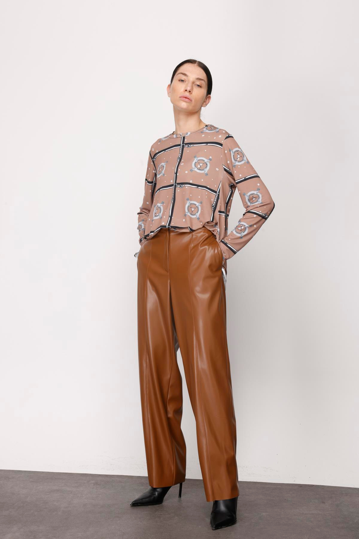 DERİ ÖNDEN KUPLU BELİ LASTİKLİ PANTOLON